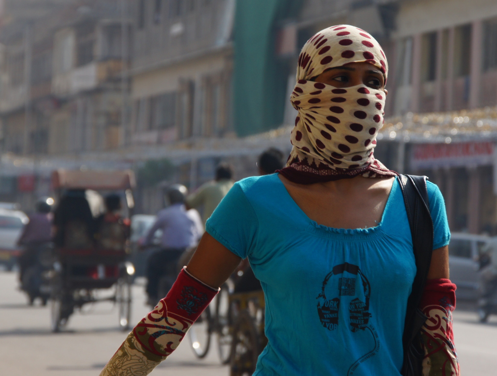 lidé, ulice, Červené, Indie, usmívající se, móda, život, indický, šťastný, Jodhpur, oblečení, Amritsar, Kalkata, Kalkata, Varanasi, barva, usměj se, zábava, emoce, výraz, portréty, upřímný, tváře, úsměvy, Pushkar, obličejový, obuv, Jaipur, Udaipur, olddelhi, agra, jaisalmer, indianpeople, McLeodganj, facesofindia