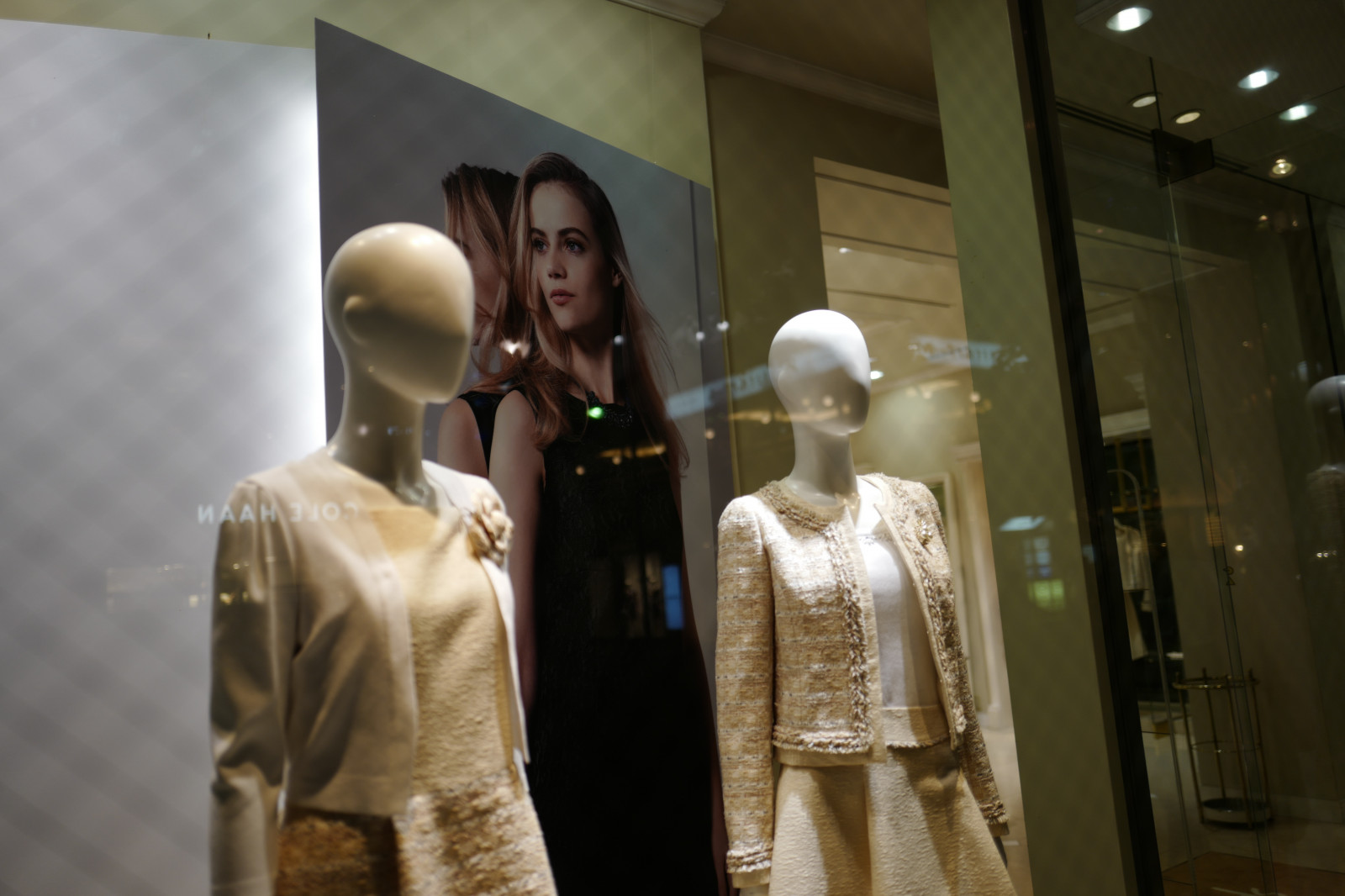 tempio, notte, vestito, statua, moda, Giocattolo, Bambola, Leica, Tokyo, capi di abbigliamento, Jp, indossatrice, ARTE, fotografia, Ginza, Summilux, leicaq, summilux1728, q, 1728, attrazione turistica, vetrina