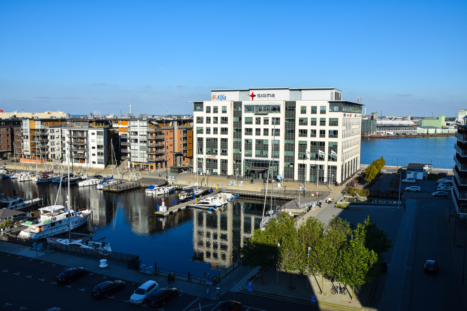 moře, město, panoráma města, architektura, odraz, nebe, vozidlo, panoráma, mrakodrap, pobřeží, přístav, město, Švédsko, dok, Marina, centrum, lodě, dockan, Malmo, buidlings, glasklart, urban area, vodní, lidské osídlení, sousedství, obytný prostor, panelový dům