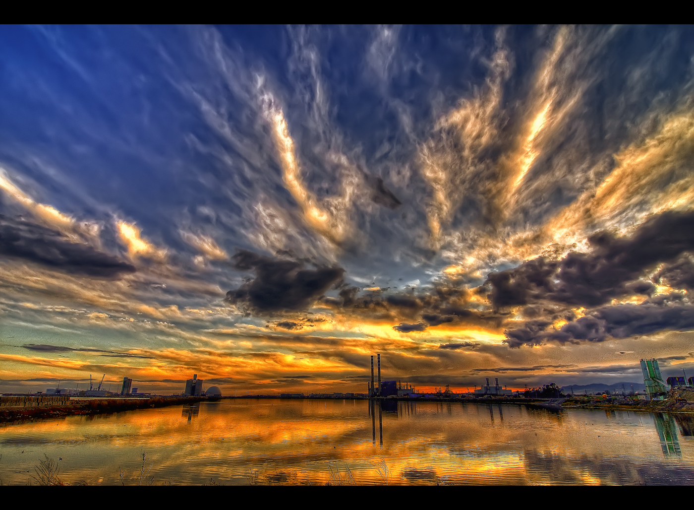 แสงแดด, พระอาทิตย์ตก, ทะเล, การสะท้อน, ท้องฟ้า, ฤดูหนาว, พระอาทิตย์ขึ้น, ตอนเย็น, เช้า, ดวงอาทิตย์, สเปน, ลม, ขอบฟ้า, บรรยากาศ, Nikon, พลบค่ำ, อาซูล, กุมภาพันธ์, เมฆ, รุ่งอรุณ, Cielo, nubes, Invierno, Viento, อร์เฆ, puerto, Reflejo, พายุหิมะ, castello, theunforgettablepictures, d90, flickrlovers, supershot, โทคิน่า, puestadesol, castellon, paisvalencia, espana, comunidadvalenciana, สายัณห์, ท้องฟ้าสีแดงตอนเช้า, ปรากฏการณ์ทางอุตุนิยมวิทยา, Grao, refineria, febreo, ventisca, puertoazahar