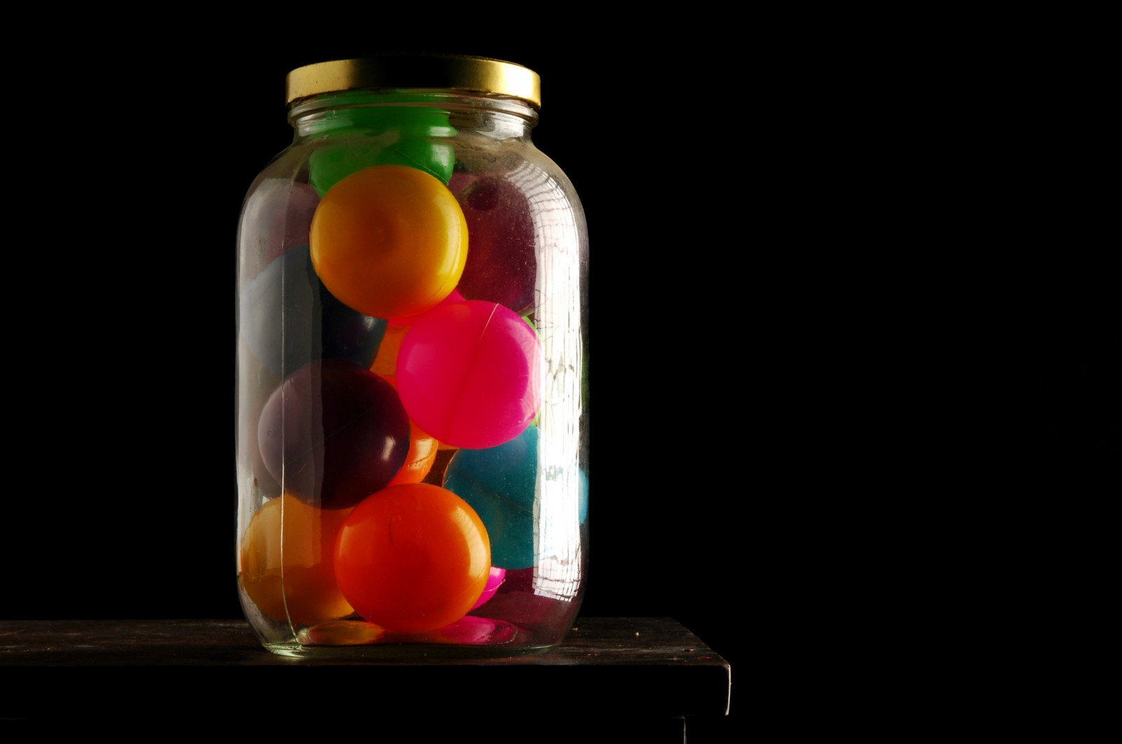 Wallpaper jars, balls, colorful 2048x1360 WallpaperManiac 1149051