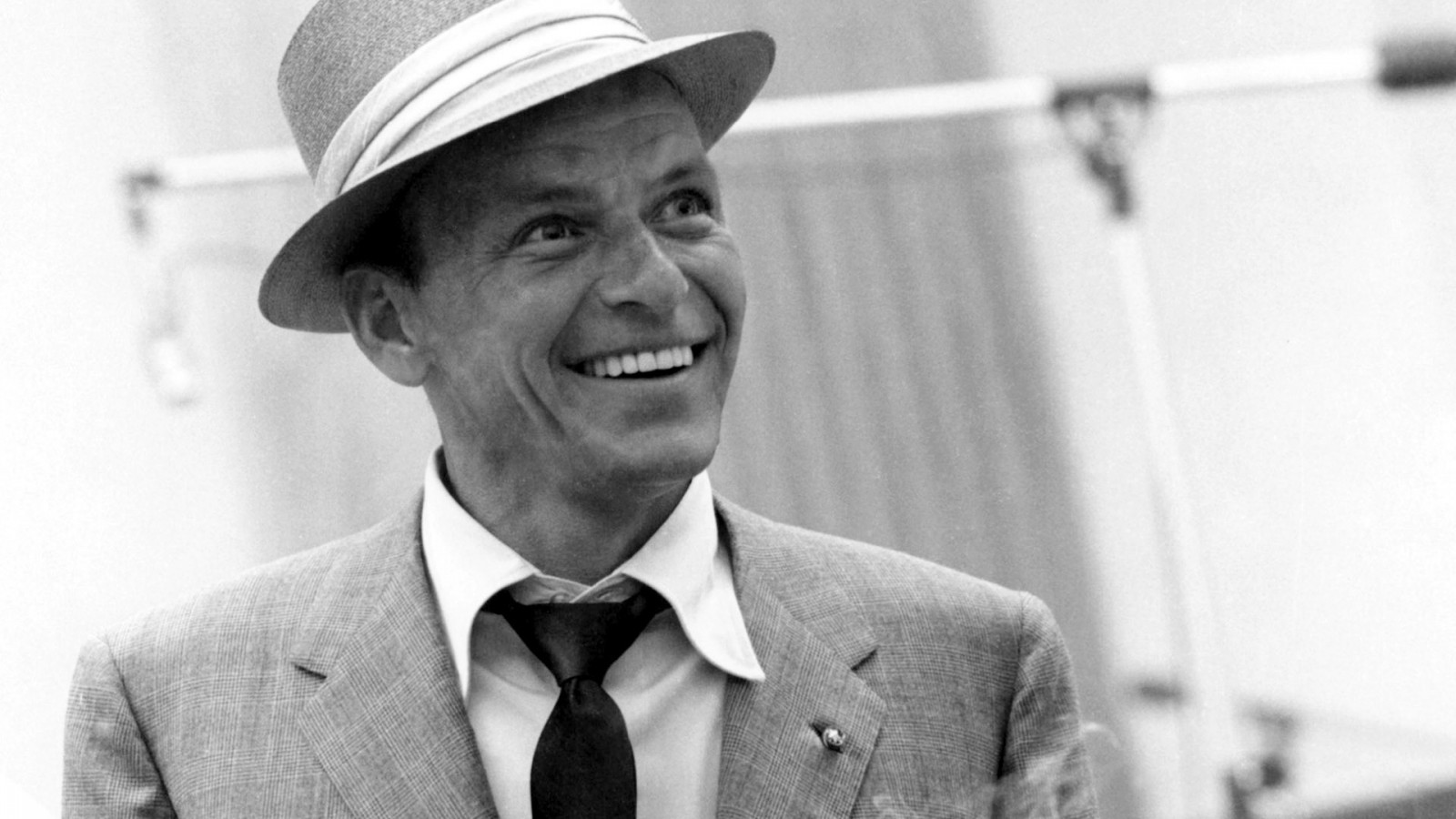 muži, černobílý, čepice, fotografování, herec, Gentleman, usmívající se, obleky, kravata, legenda, Osoba, Frank Sinatra, muž, mužský, Černý a bílý, monochromatické fotografování, profese