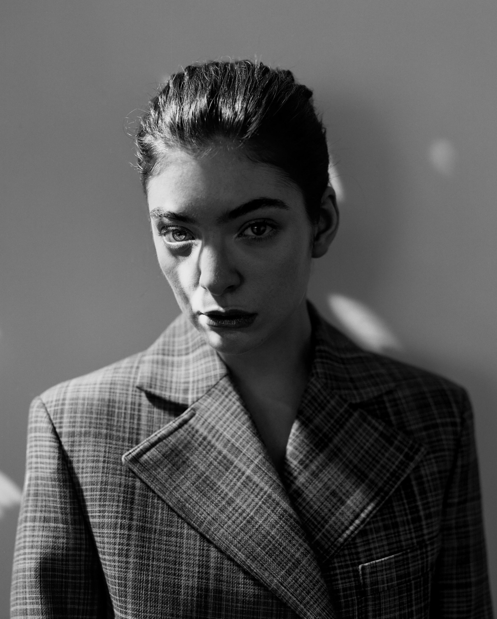 Wallpaper Lorde, music, monochrome 1644x2048 HAkawa 1492801 HD