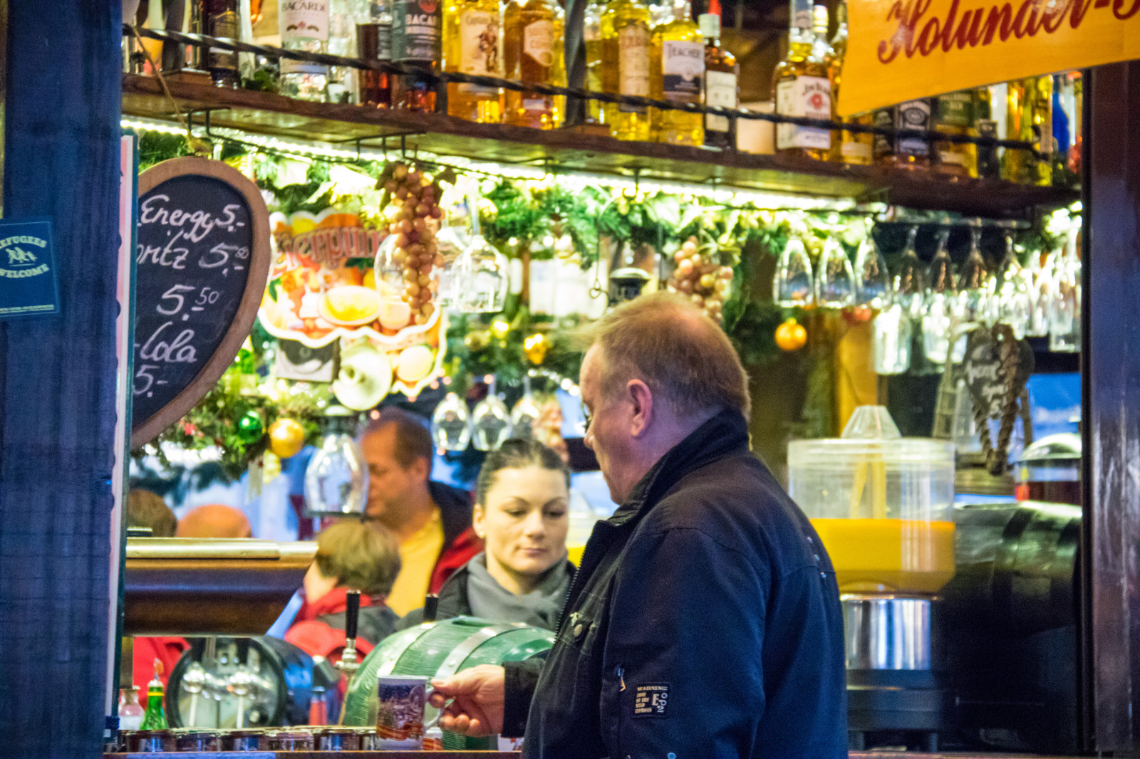 Deutschland, Bar, Weihnachten, Markt, Weihnachten, Weihnachtsmarkt, Jul, Tyskland, Deutschland, Rostock, Julmarknad, Exif Modell canoneos760d, Geocountry, Kamera macht canon, Geocity, Kameramodell canoneos760d, Geostate, Geolocation, Exif linse efs18200mmf3556is, Exiföffnung 56, Exif machen canon, Exif focallength 90mm, Exif isospeed 6400, Weinachtsmarkt, Lebensmittelmarkt