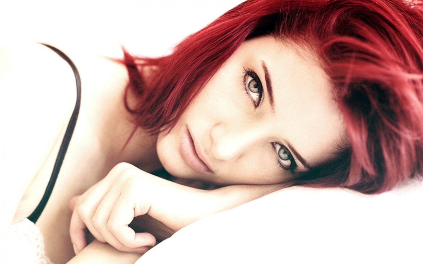 Gesicht, Modell-, lange Haare, Brille, schwarzes Haar, Haar, Mund, Nase, Person, Haut, Susan Coffey, Kopf, Mädchen, Schönheit, Auge, Frau, Hand, Sinn, Frisur, Portraitfotografie, Fotoshooting, braune Haare, Menschliche Haarfarbe, Haare färben, Rote Haare, Organ