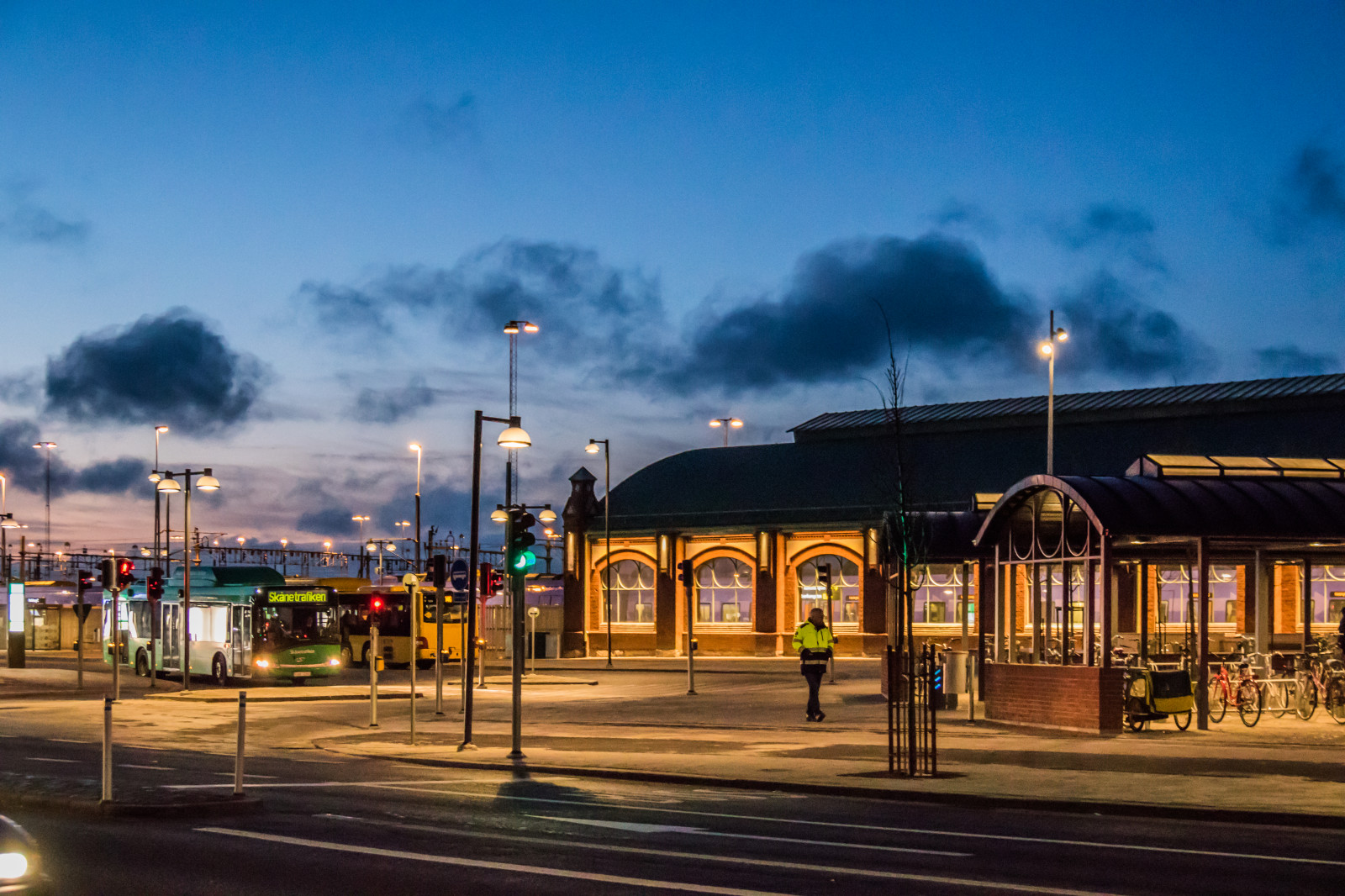 by, bybilledet, nat, køretøj, aften, togstation, by, skumring, transportere, downtown, Bluehour, Centralstation, Trelleborg, bl timmen, Centralstationen, trelleborgc, byområde, menneskelig bosættelse, offentlig transport