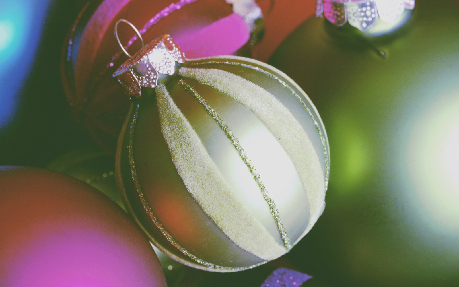 slunečnímu záření, barvitý, voda, fotografování, zelená, kruh, vánoční ozdoby, rosa, světlo, barva, list, květ, rostlina, flóra, okvětní lístek, zblízka, makro fotografie, vlhkost, kapalina bublina