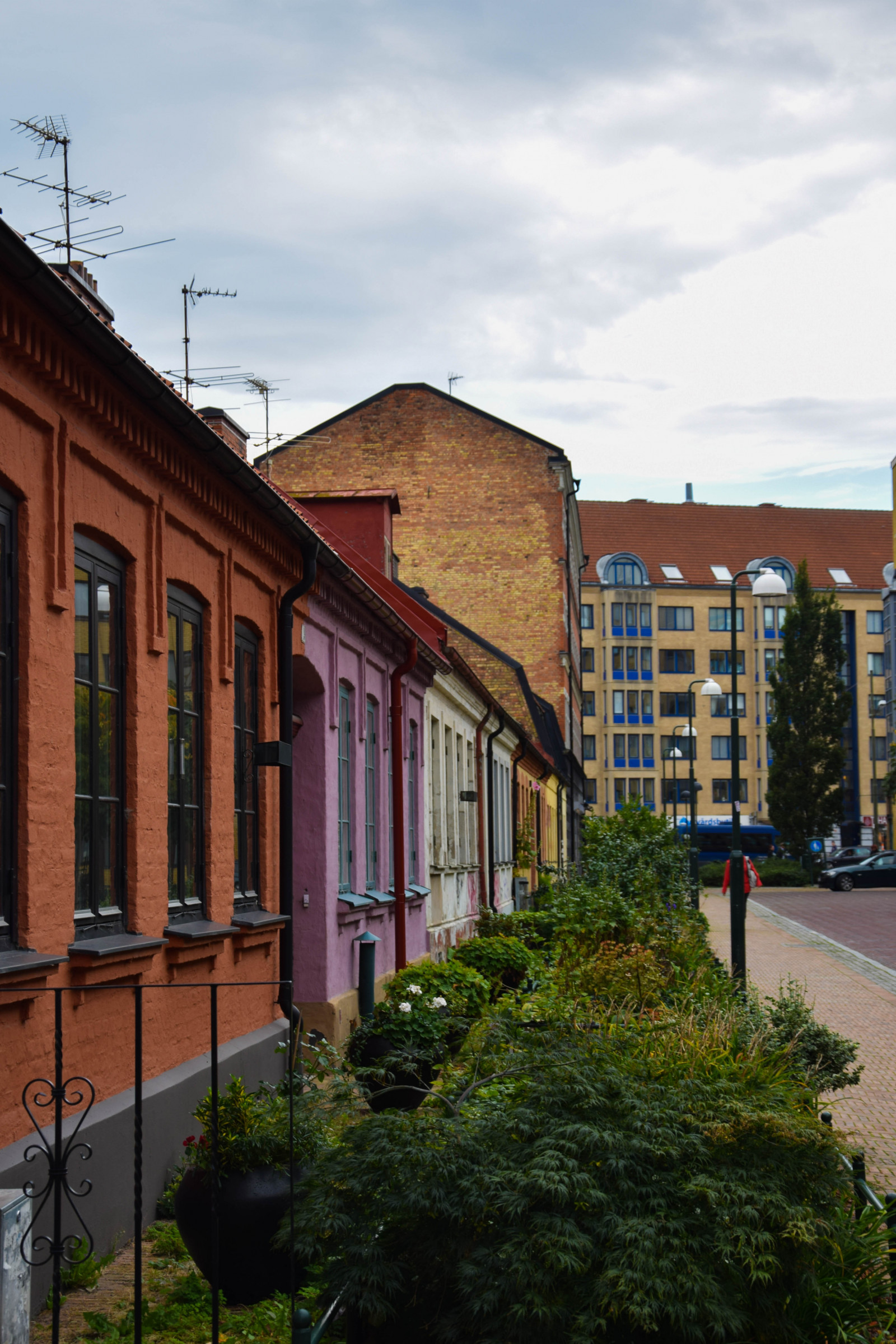 lidé, město, ulice, panoráma města, architektura, městský, silnice, Dům, město, Švédsko, Evropa, infrastruktura, majetek, centrum, cityview, budovy, cars, přechod pro chodce, ulicích, m LLEV ngen, m Llan, sk ne, Street View, byggnader, Malmo, živobytí, obchody, chodci, vardag, cityandthestreets, aff RER, domů, předměstí, fasáda, urban area, lidské osídlení, sousedství, obytný prostor