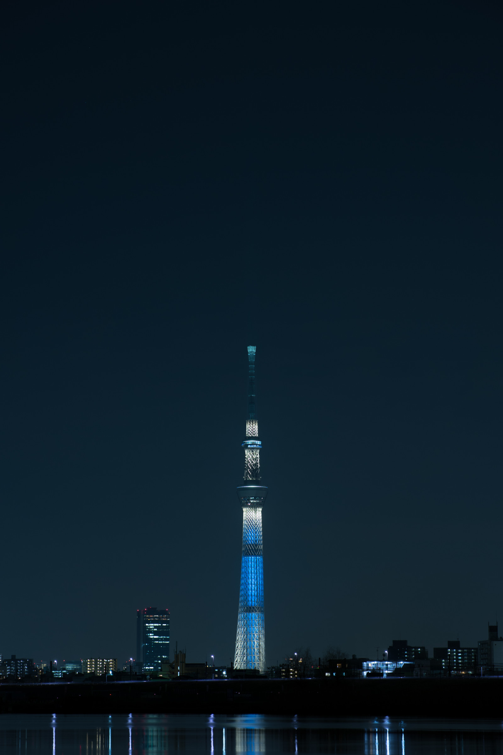Japonsko, město, panoráma města, noc, architektura, odraz, nebe, panoráma, mrakodrap, večer, věž, horizont, Nikon, soumrak, Tokio, jp, Skytree, světlo, NIKKOR, osvětlené, osvětlení, osvětlení, tma, iki, mezník, Tokyo Sky Tree, horikiri, afs105mmf14eed, afsnikkor105mmf14eed, df, Atmosféra Země