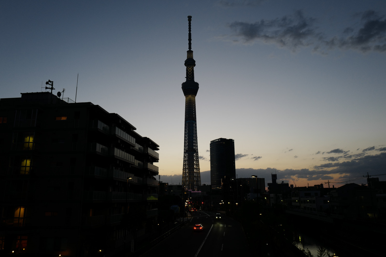 Japonsko, západ slunce, město, panoráma města, noc, architektura, odraz, nebe, panoráma, mrakodrap, večer, ráno, věž, horizont, soumrak, Leica, metropole, Tokio, jp, Skytree, světlo, mrak, centrum, svítání, mezník, Tokyo Sky Tree, summilux, leicaq, summilux1728, q, 1728, urban area, atmosférický jev, Atmosféra Země, lidské osídlení, panelový dům
