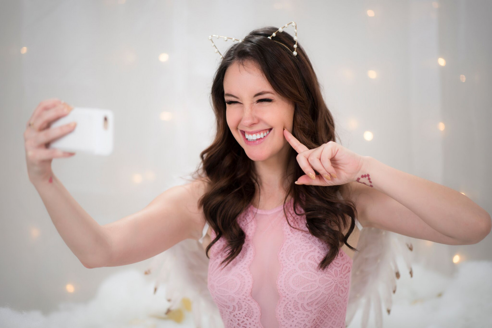 Wallpaper : Meg Turney, women, lingerie 2048x1367 - Dollmaker - 1159294