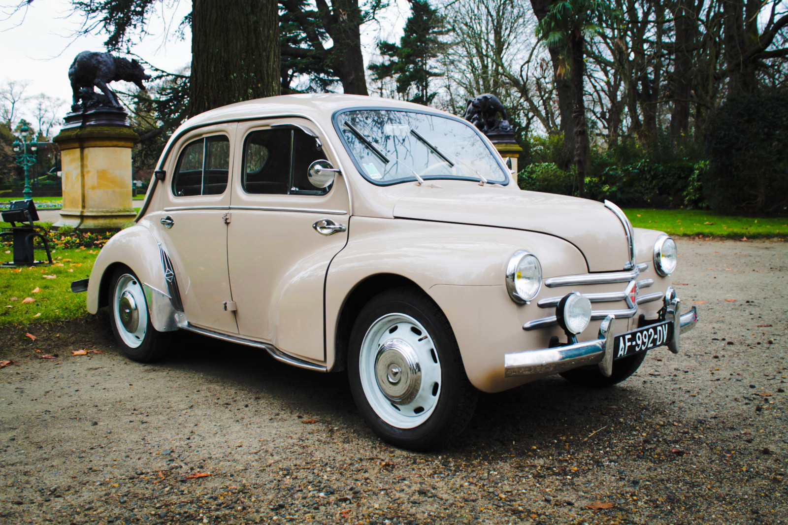 auto, veicolo a motore, veicolo, renault 4cv, vettura di medie dimensioni, auto d'epoca, classico, design automobilistico, auto d'epoca, Berlina, Macchina vintage, esterno automobilistico, ruota, auto compatta, automotive wheel system