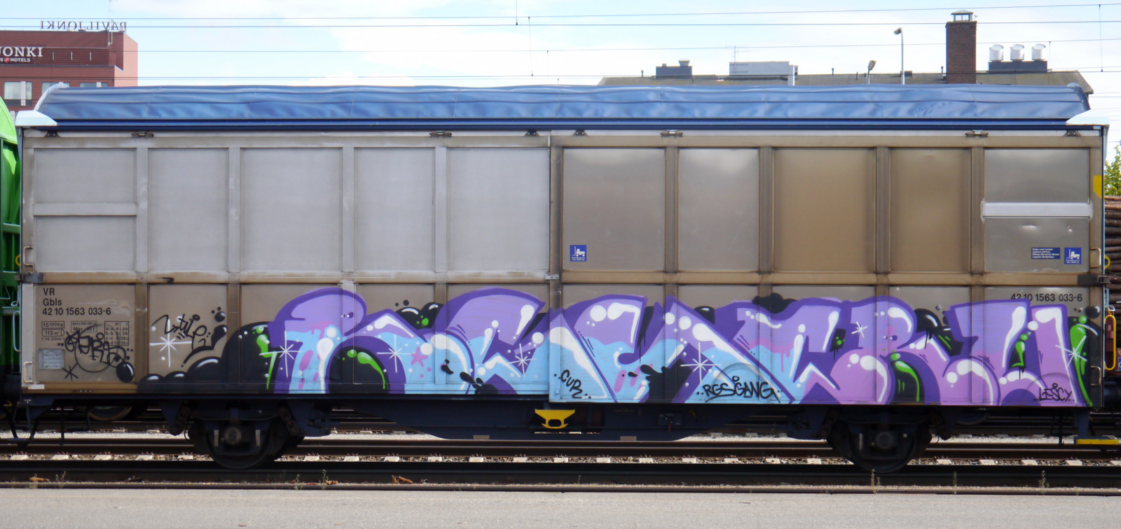 město, ulice, městský, vozidlo, vlak, ocel, město, grafiti, nordický, pouliční umění, doprava, Finsko, země, náklad, lokomotiva, zločin, Suomi, 2012, UMĚNÍ, železnice, pouliční umění, dráha, vr, náklad, benching, válcování, pozemní vozidla, veřejná doprava, železniční doprava, kolejová vozidla, železniční vůz, Juna, katutaide, kaupunkitaide, finstreetart, nákladní auto