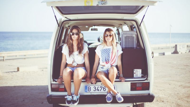 auto, vozidlo, pláž, Volkswagen, ženy, jean šortky auto, vozidlo, pláž, Volkswagen, ženy, jean šortky
