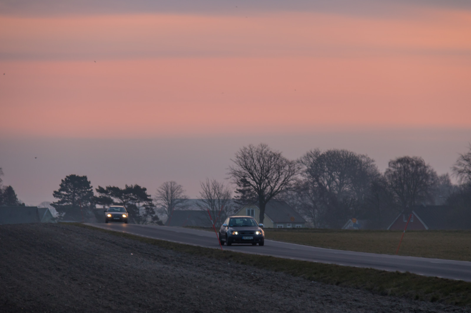 krajina, západ slunce, auto, nebe, silnice, svítání, večer, ráno, mlha, horizont, Dálnice, soumrak, řidičský, opar, infrastruktura, mrak, mlha, počasí, svítání, nebe, venkov, landsbygd, bil, soluppg ng, s dersl tt, landskap, gryning, morgon, VAG, atmosférický jev, road trip