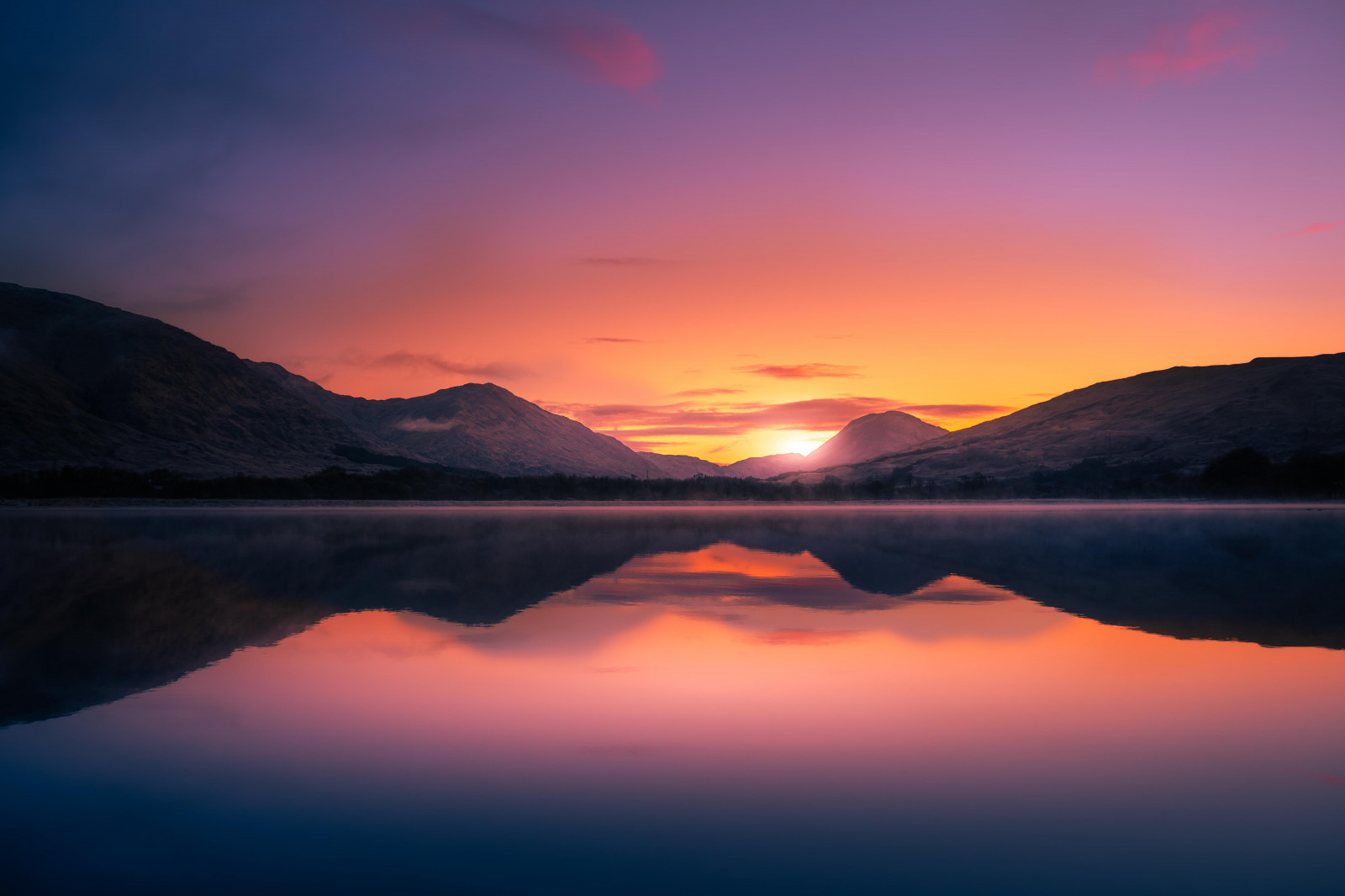 nuvem, agua, céu, atmosfera, recursos hídricos, montanha, Afterglow, natureza, Natural landscape, Montanhas, laranja, crepúsculo, Pôr do sol, nascer do sol, lago, Céu vermelho na manhã, luz solar, Fenômeno atmosférico, árvore, Banco, Formas de relevo montanhosas, horizonte, manhã, panorama, Cumulus, cadeia de montanhas, Fenômeno geológico, calma, Colina, alvorecer, reflexão, reservatório, caiu, simetria, costa, tarde, Lake District, Tarn, oceano, som, cume, baía, Loch, entrada, noite, Forma de relevo glacial, mar, rio, dom
