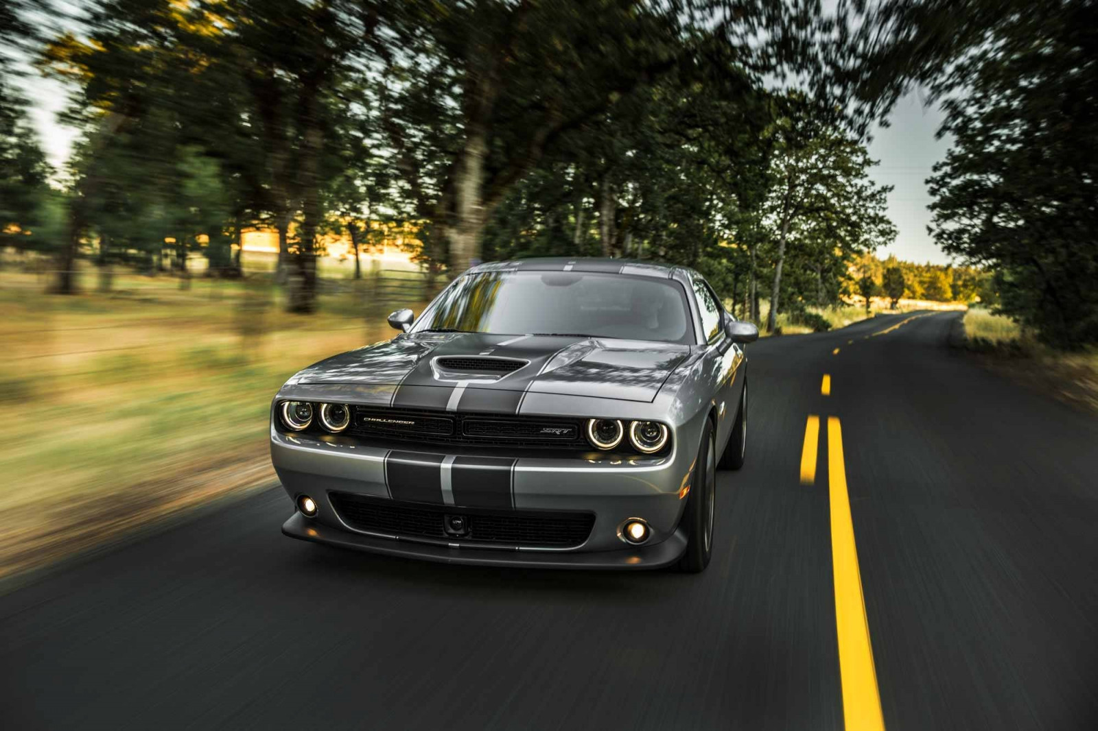 2000x1333 px, Dodge Challenger SRT