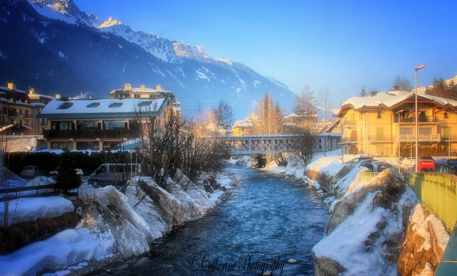 krajina, hory, západ slunce, panoráma města, Příroda, odraz, nebe, sníh, zima, fotografování, Cestovní ruch, večer, ráno, most, řeka, město, Francie, dovolená, Chamonix, podzim, cestovat, hora, počasí, sezóna, waterscape, budovy, třídaFoto, parkoviště, mezník, lidské osídlení, pohoří