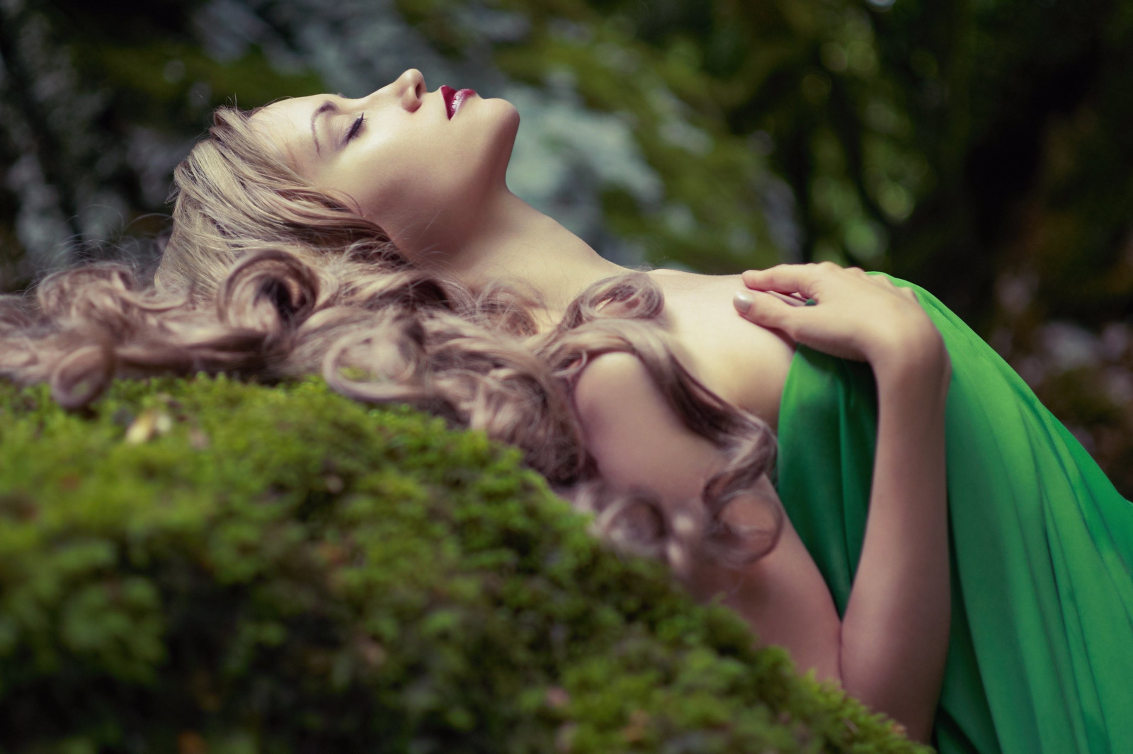 แสงแดด, ป่า, ผู้หญิงนอกบ้าน, ผู้หญิง, สีบลอนด์, ความลึกของสนาม, ผมยาว, ปิดตา, ธรรมชาติ, เปลือยเปล่า, หญ้า, แต่งหน้า, การถ่ายภาพ, แต่งตัว, สีเขียว, ผมหยิก, รูปปั้น, ป่า, ต้นไม้, ใบไม้, ดอกไม้, ความงาม, รูปถ่าย, การถ่ายภาพ, ตัวละคร, 3463x2306 px