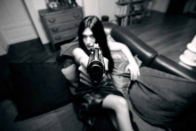 femei,model,negru,armă,monocrom,armă