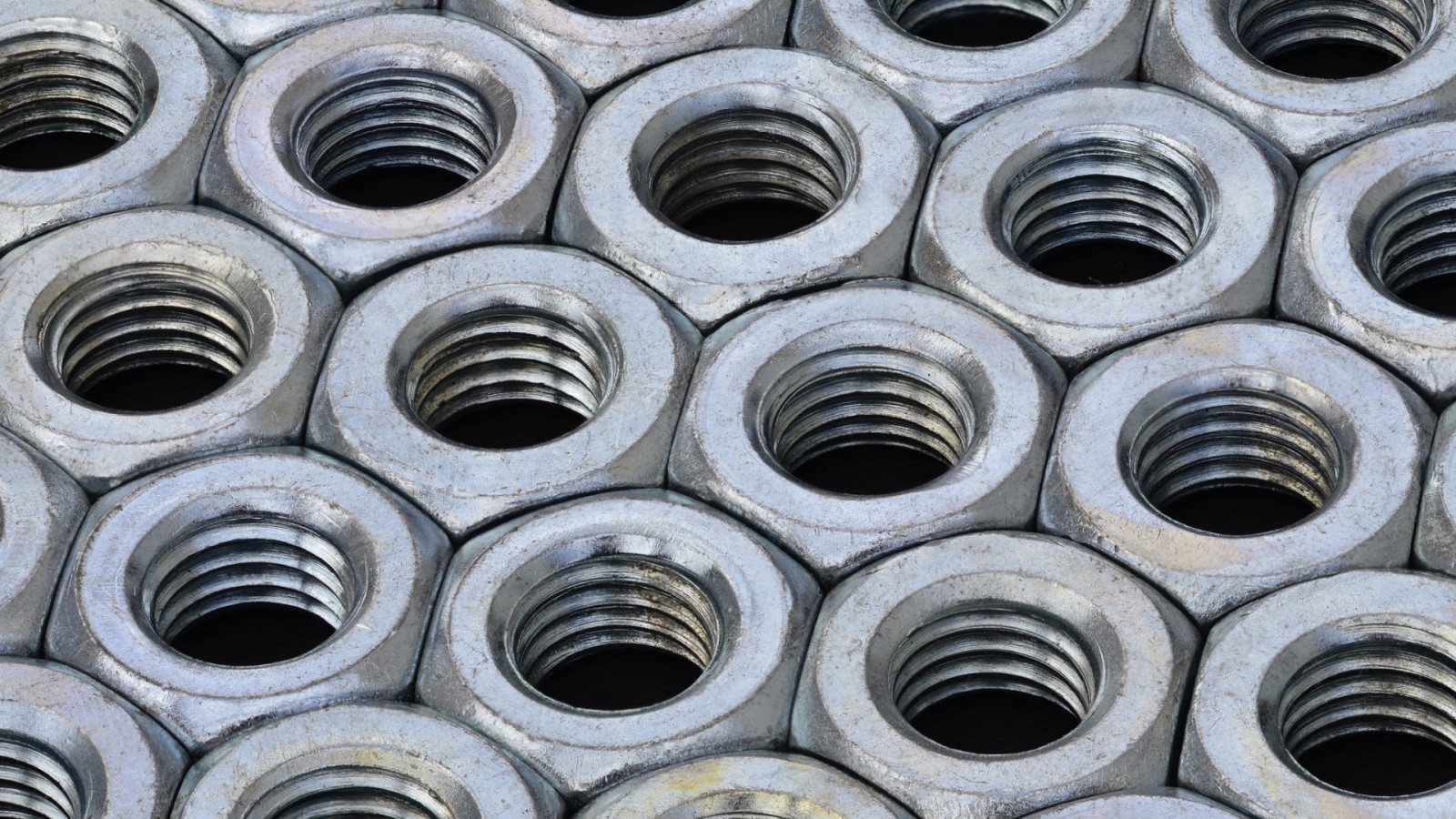 schwarzer Hintergrund, Minimalismus, Fotografie, Nüsse, einfach, Metall, Schraube, Textur, Reifen, Faden, Rad, Autoreifen