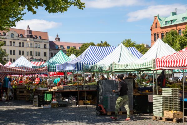 city,town,fair,market,festival,m llan