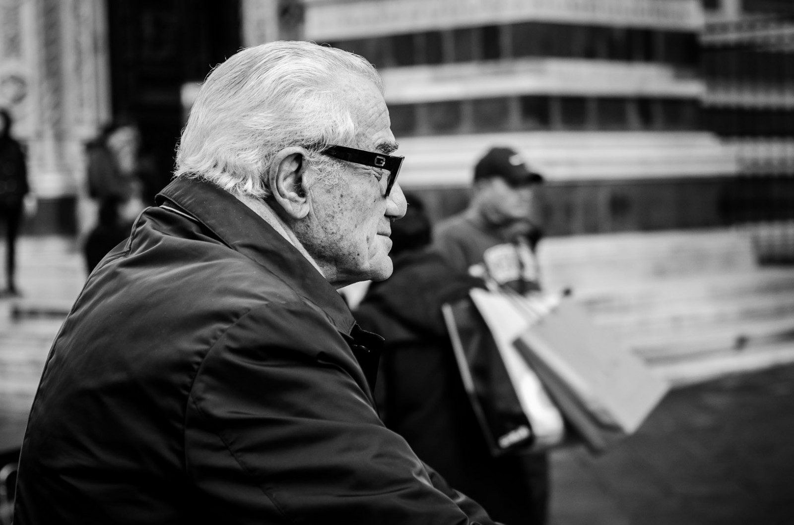 persone, bianca, nero, monocromo, ritratto, città, strada, Italia, occhiali da sole, bicchieri, urbano, seduta, fotografia, profilo, Signore, Firenze, capelli, mondo, in piedi, Francia, Europa, Persona, bianco e nero, ragazzo, bw, foto, Italia, uomo, età, umano, stile, fotografia, maschio, noiretblanc, BNW, nb, istantanea, anziano, conversazione, Tommaso, Sambuco, bianco e nero, fotografia in bianco e nero, fotografia di ritratto, film noir, orecchio, la cura della vista, occhiali, cittadino anziano, in scala di grigi, R gionparisienne, Romboidi, human behavior