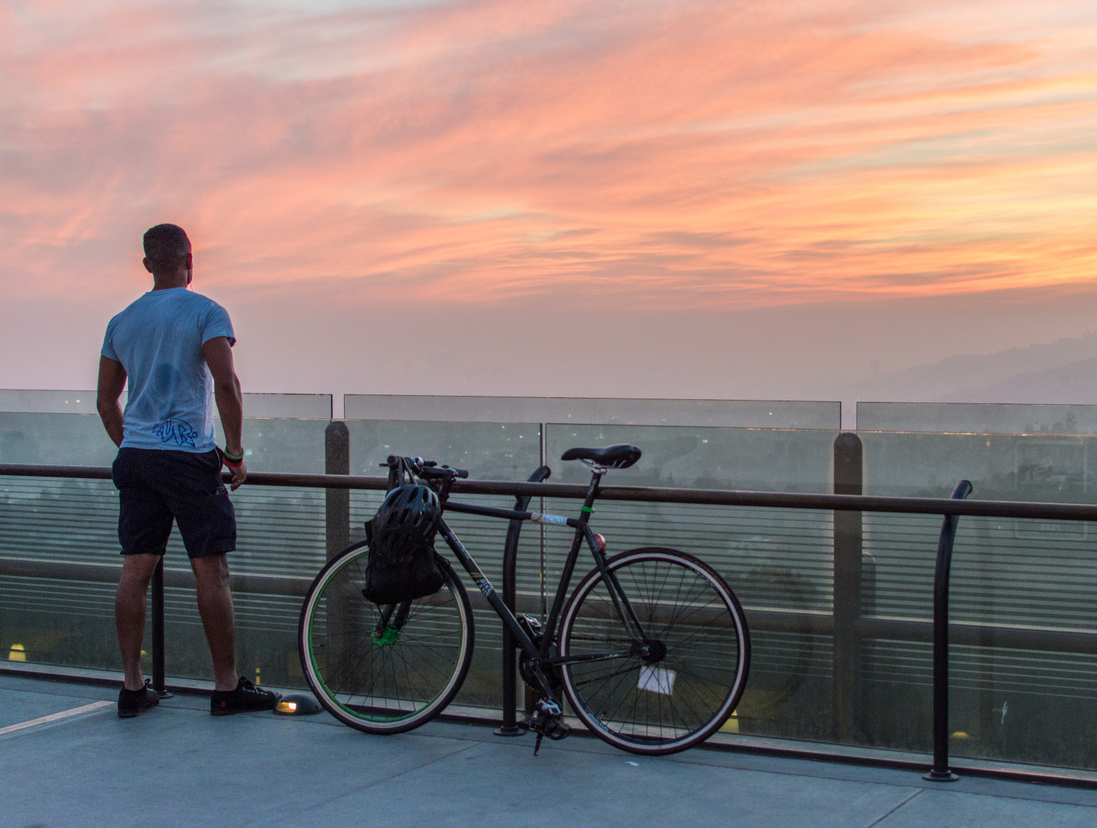 západ slunce, moře, město, panoráma města, voda, jízdní kolo, nebe, vozidlo, svítání, kopce, večer, ráno, slunce, horizont, Griffith, cyklistika, dovolená, Los Angeles, mrak, záře, volný čas, kolo, cyklista, hledět, LosAngeles, rekreace, pruh, cyklistické závody, sportovní vybavení, pozemní vozidla, silniční kolo, silniční cyklistika, silniční kolo, vytrvalostní sporty, hybrid kolo, griffithobservatory, bicycle accessory