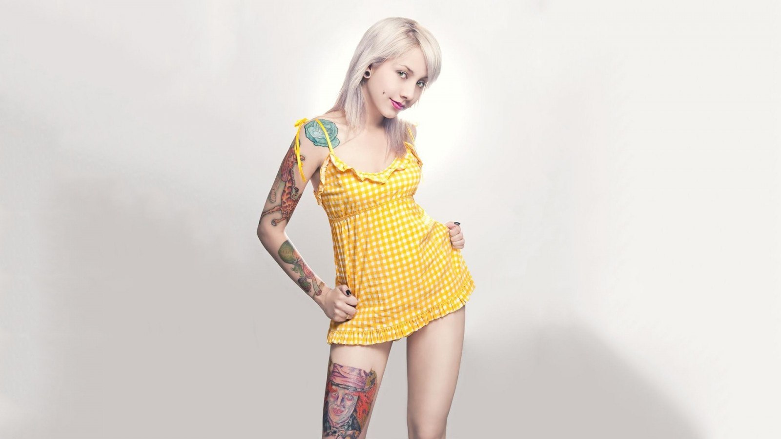 ženy, model, fotografování, šaty, tetování, žlutý, vzor, móda, rukama v bok, jaro, oblečení, krása, noha, krk, focení, břicho, Lidské tělo