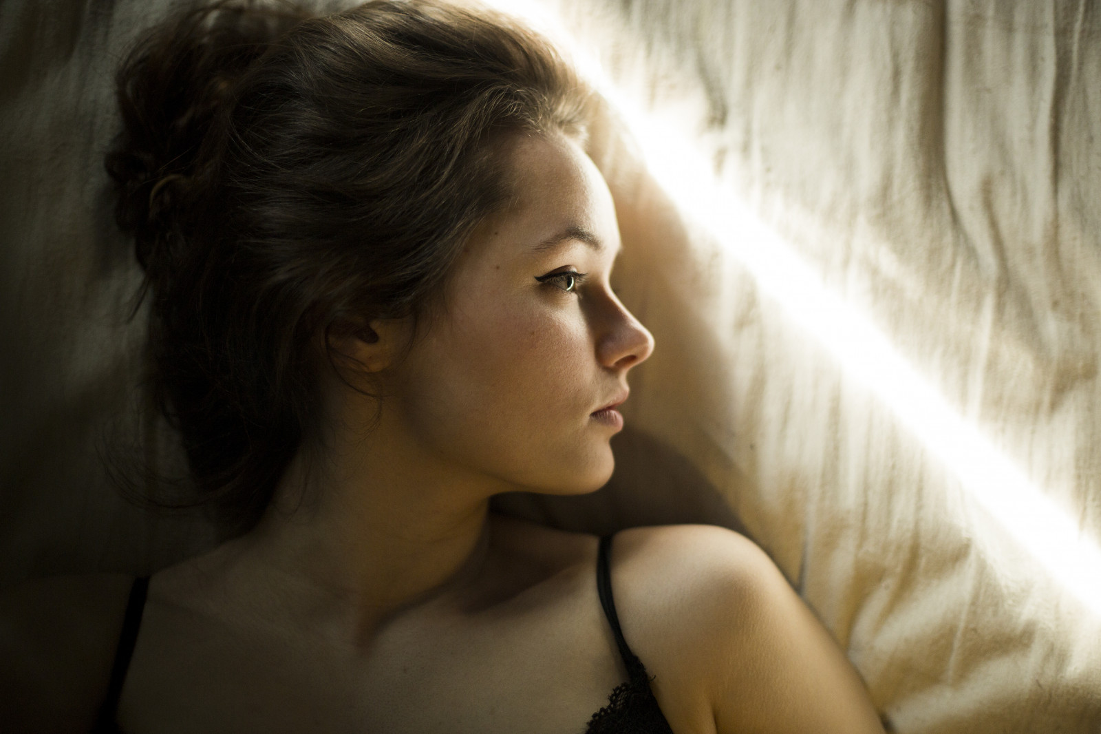 osvětlení, dívky, portrét, dívka, Krásná, tvář, ženský, vlasy, postel, ložnice, oči, dosti, přírodní, kůže, lightleak, portrétování, femalemodel, ženy, měkké světlo, lůžkoviny, klíční kosti, lesknoucí se, naturallighting, krásná tvář, beautifulprofile, femaleface, glisteningeyes, Životní příležitosti