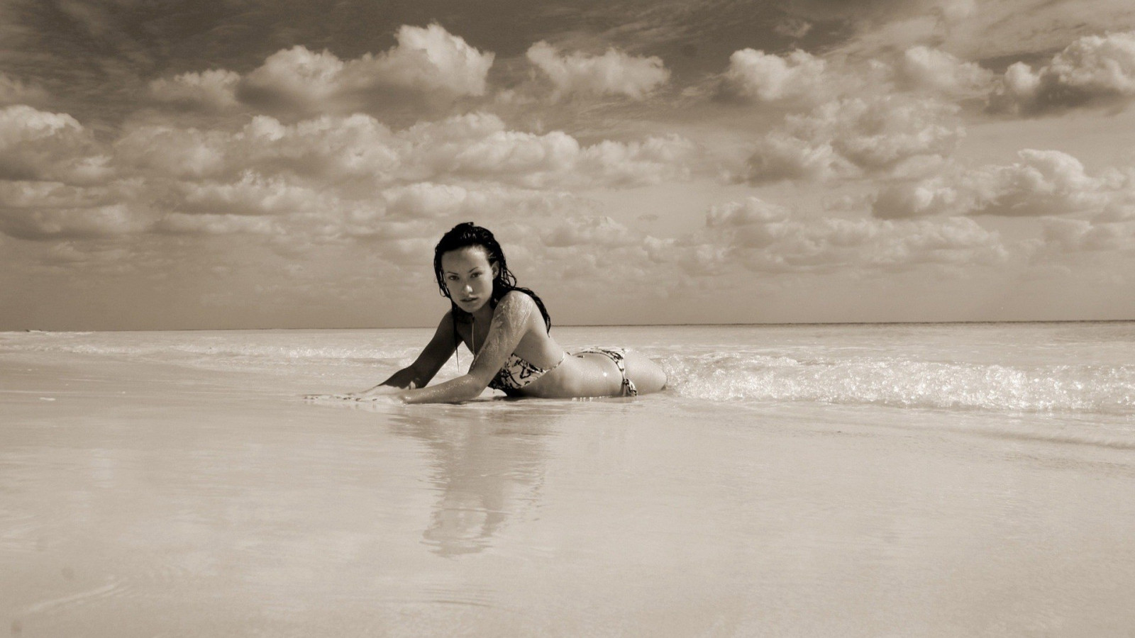 bílý, ženy, černobílý, moře, písek, bruneta, pláž, bikiny, Olivia Wilde, krása, vlna, fotografie