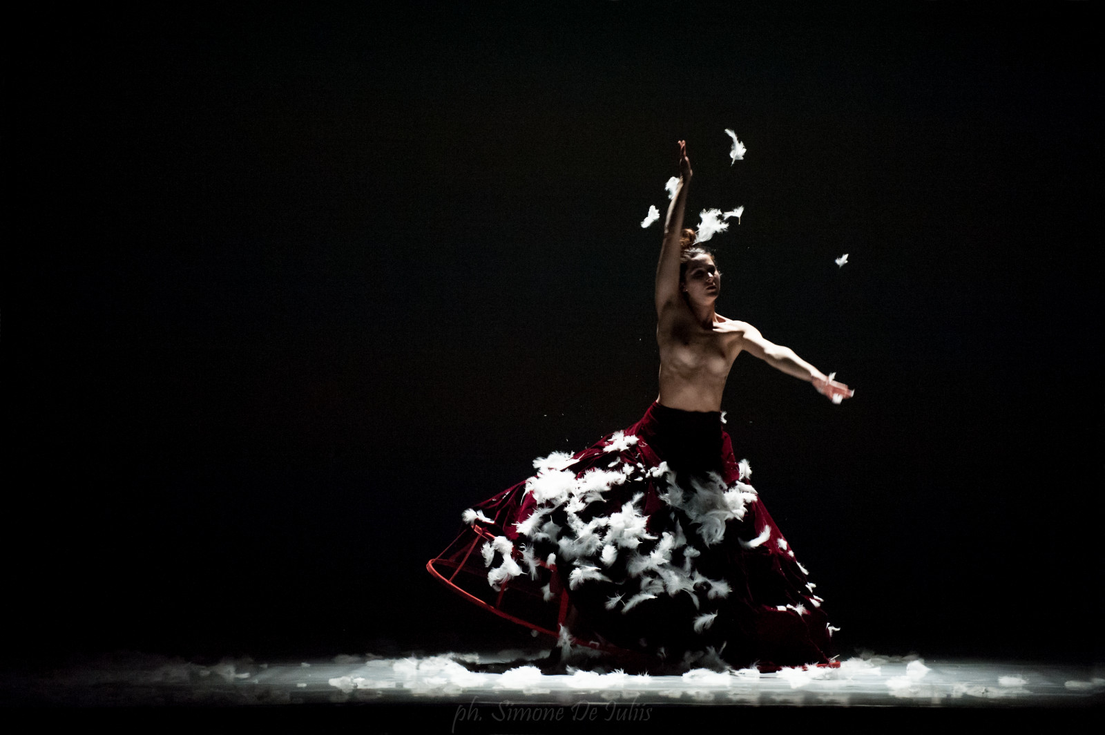 světlo, stín, balet, temný, tanec, úžasný, Nikon, expozice, tma, vzduch, Pírko, tanečník, prozkoumat, uživatel, silný, čistý, peří, D700, subscrive, artedanzaborderlinedanzaraidfestivalteatrocomunemercat, artedanzaborderlinedanzaraidfestivalteatrocomunemercatosanseverino