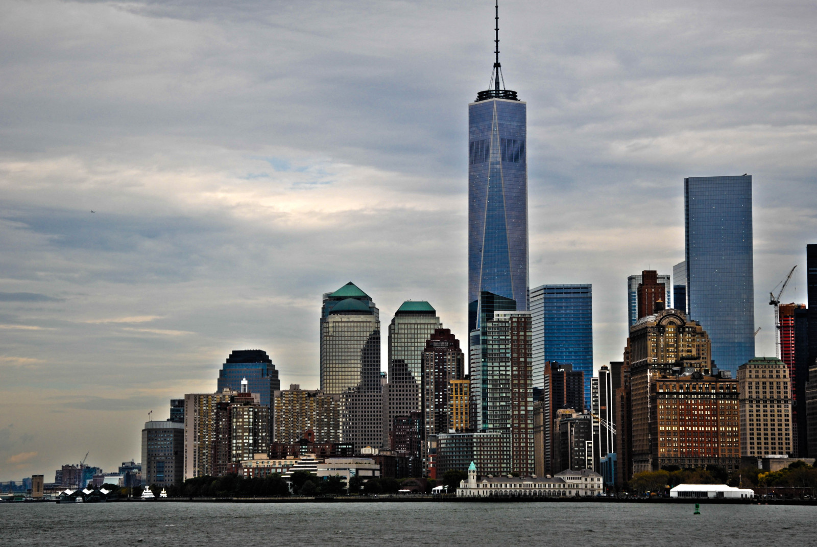 by, bybilledet, vand, himmel, skyline, skyskraber, tårn, horisont, skumring, Manhattan, metropol, downtown, cityview, bygninger, NewYork, blå himmel, skyskrabere, statenislandferry, milepæl, byområde, atmosfære af jord, hovedstadsområde, menneskelig bosættelse, geografisk funktion, højhus