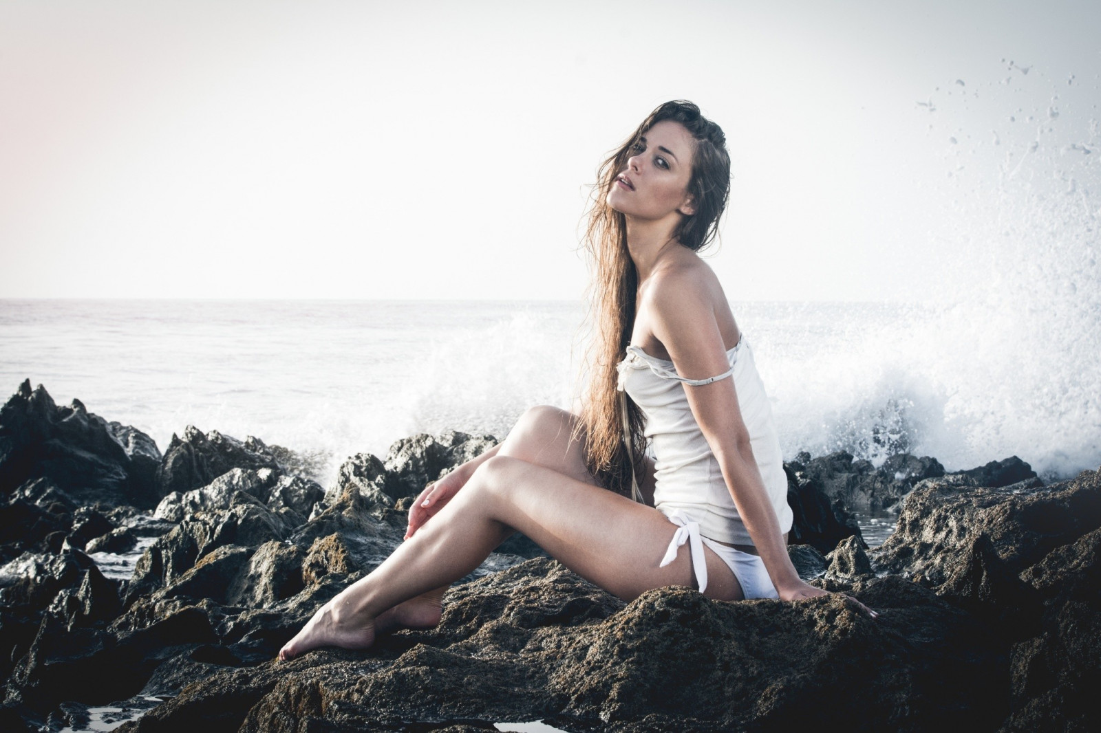 slunečnímu záření, ženy, model, dlouhé vlasy, bruneta, sedící, fotografování, šaty, móda, Osoba, oblečení, supermodelka, dívka, krása, žena, ruka, dáma, noha, fotografie, obraz, obuv, lidských pozice, portrétní fotografie, focení, umění model, břicho, Lidské tělo