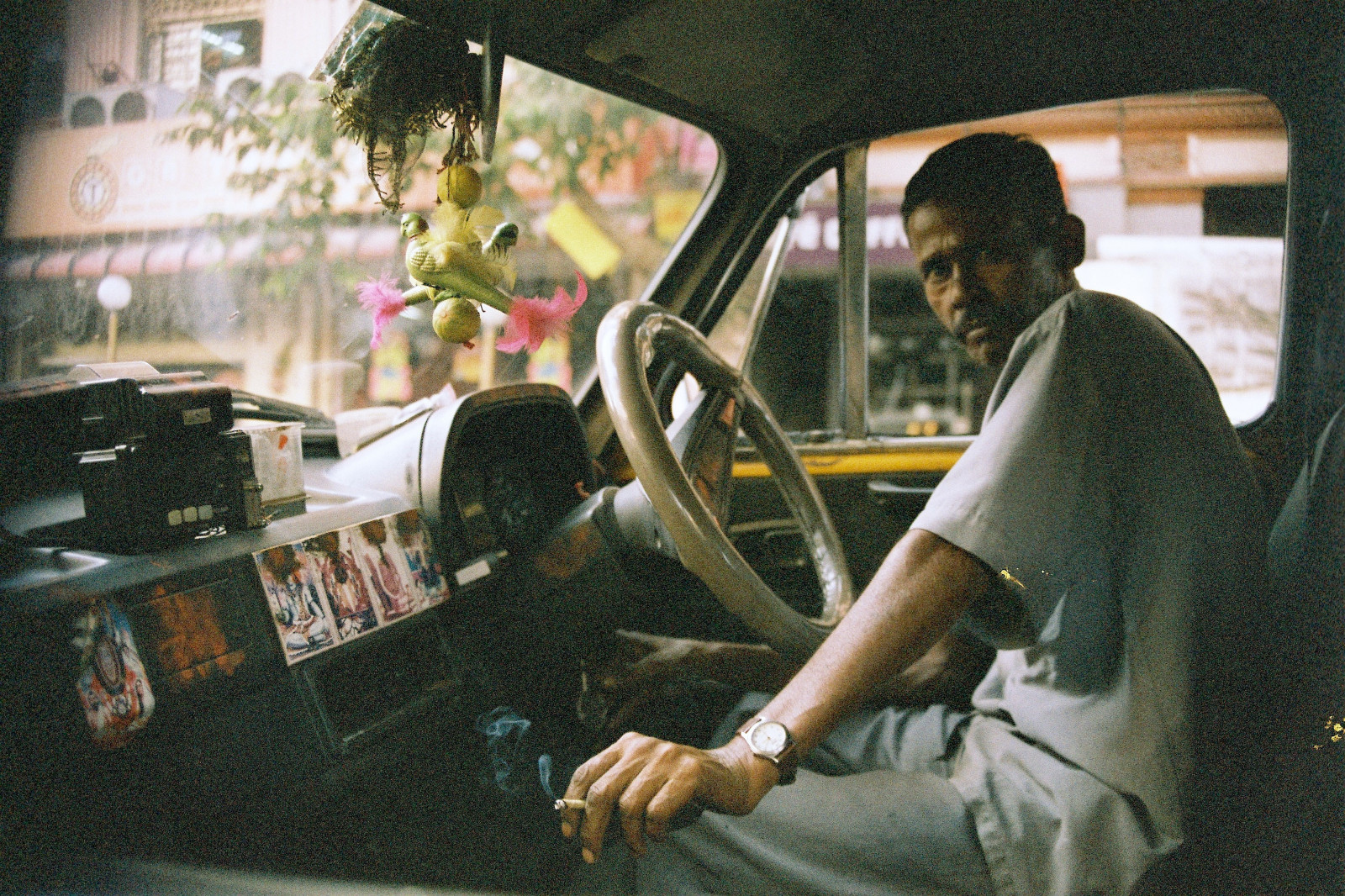 auto, motorové vozidlo, vozidlo, momentka, sklenka, okno, dívka