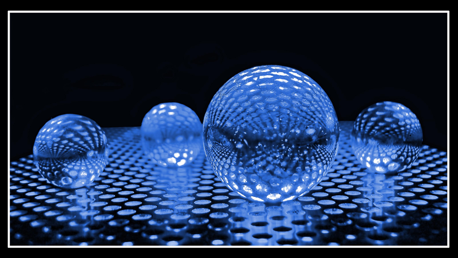 modrý, světlo, oblíbený, abstraktní, Černá, hra, barva, sklenka, čtyři, záře, miluji to, koule, kuličky, Soe, dailyphoto, blueglass, Bluemarble, Bluesphere, Ten velký, mywinners, abigfave, Catchycolorblue, platinumphoto, anawesomeshot, aplusphoto, flickraward, diamondclassphotographer, top20blue, colourartaward, artlegacy, excapture, top30blue, tup2, llgeoff