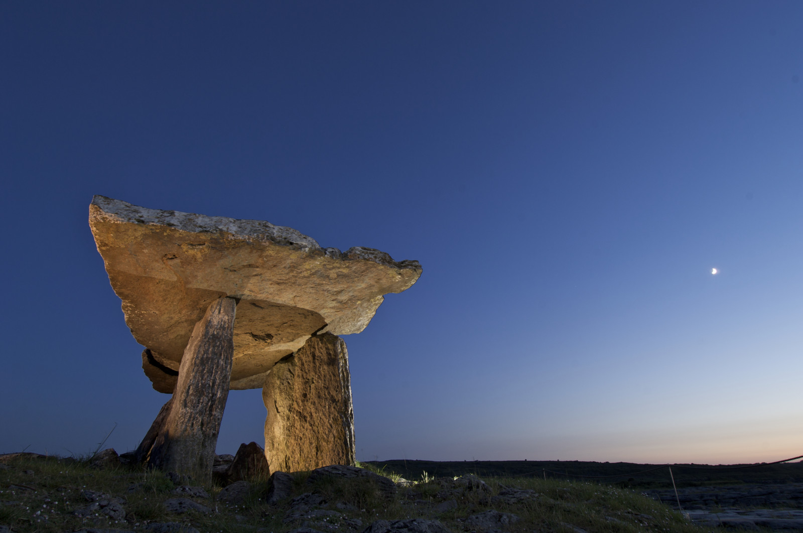 ท้องฟ้า, เมฆ, ประวัติศาสตร์, munsterprovince, Dolmen, สถาปัตยกรรม, เมกะไบต์, กลางแจ้ง, คน, ที่มีชื่อเสียง, โบราณคดี, สาธารณรัฐไอร์แลนด์, poulnabronedolmen, สมดุล, หินปูน, ชาวไอริช, หิน, แนวนอน, rockformation, หญ้า, เซลติก, หลุมฝังศพ, อนุสาวรีย์, หลุมฝังศพ, เก่า, oldruin, countyclare, แนวนอน, ความตาย, เยื่อหุ้มปอด, โบราณ, ยุคหิน, theburren, อดีต, สุสาน, ธรณีวิทยา, traveldestinations, อารยธรรมโบราณ, ฮวงซุ้ย, afsdxzoomnikkor1224mmf4gifed, platinumphoto