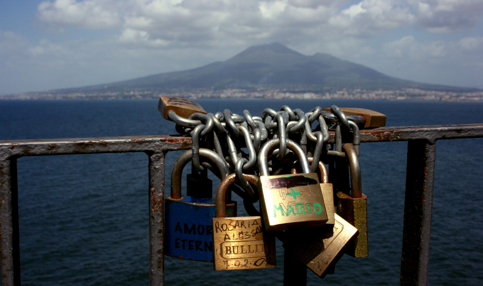 moře, Itálie, hora, zelená, milovat, přítel, voda, kov, sopka, pobřeží, Řetězy, italština, přítelkyně, klíč, Italia, vlny, píseň, mario, kůň, 101, Napoli, Neapol, Vesuvius, zámky, Sorrento, věčnost, amore, Amalfi, rehabilitace, Alessandro, Rosaria, Southernitaly, Rihanna, aplusphoto, Tyhrrhenian