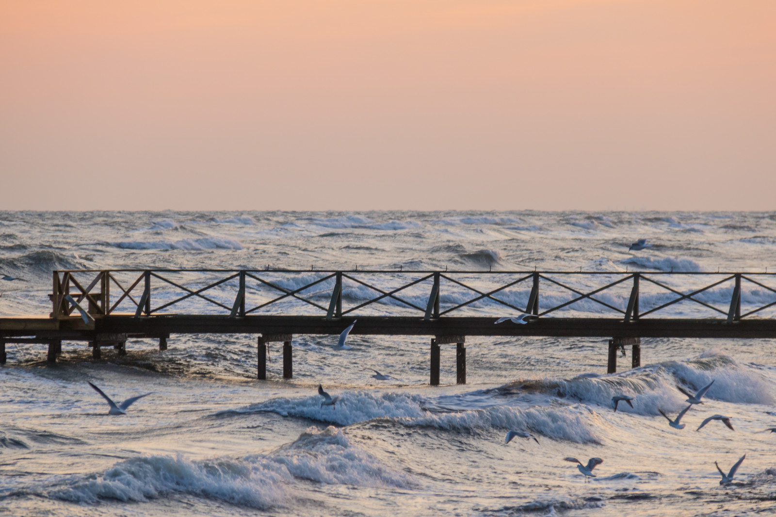 západ slunce, moře, voda, pobřeží, písek, nebe, sníh, zima, pláž, svítání, ráno, pobřeží, vítr, horizont, molo, Arktický, chodník, mrak, bouřlivý, počasí, svítání, sezóna, oceán, vlna, nebe, vatten, v der, hav, moln, kust, exif modelu canoneos760d, geocountry, Kamera aby kánon, geocity, Model fotoaparátu canoneos760d, geostate, geolocation, EXIF čočka efs18200mmf3556is, EXIF otvor 56, exif aby kánon, EXIF isospeed 320, bl sigt, exif focallength 145mm, atmosférický jev