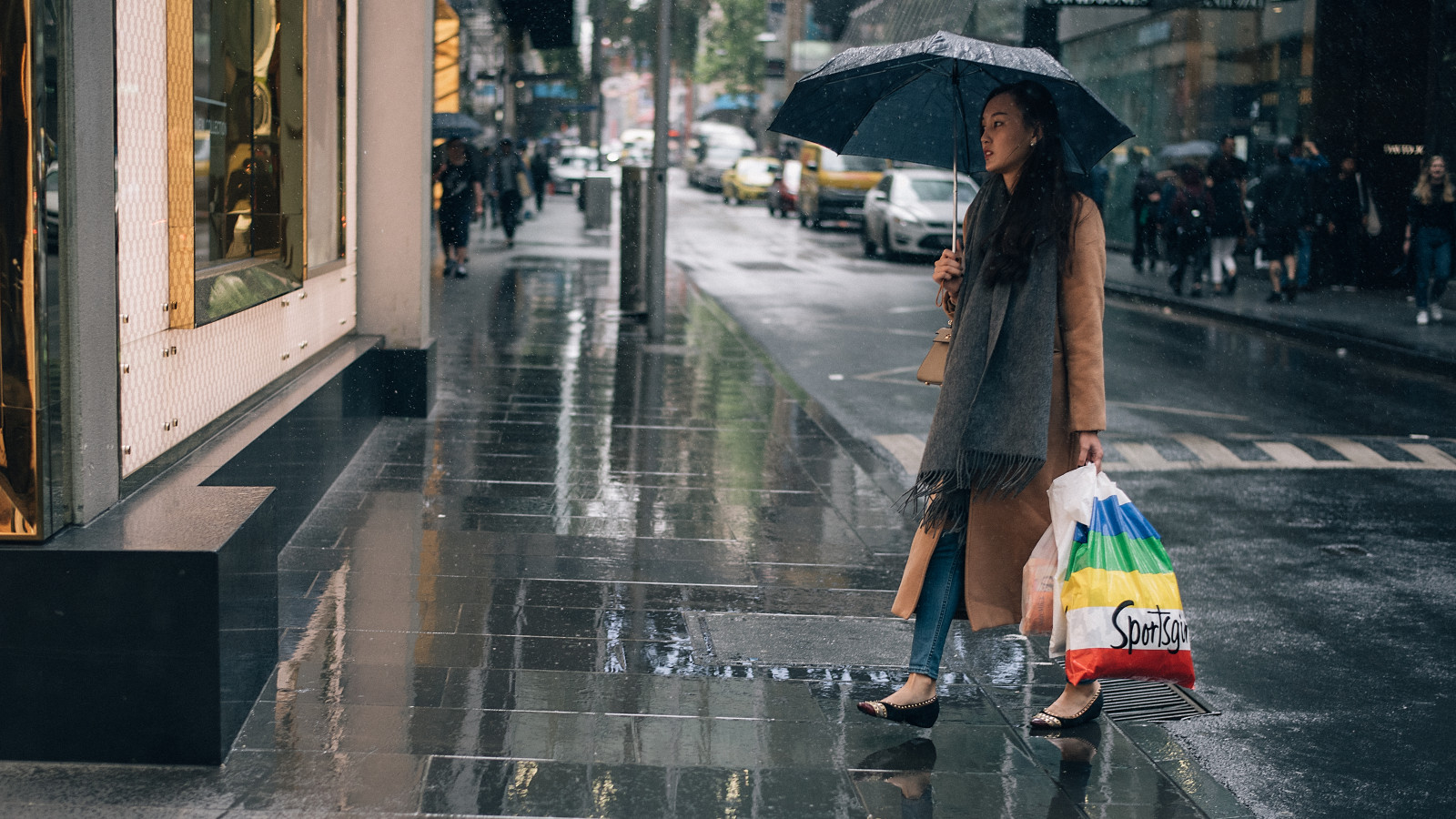 regn, dråber, paraply, mennesker, oprigtig, gade, streetphotography, by, Melbourne, handle ind, Nikon, D810, 50mm, bokeh, filmisk, halstørklæde