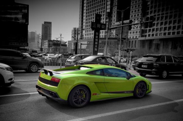 car,vehicle,city,street,building,selective coloring