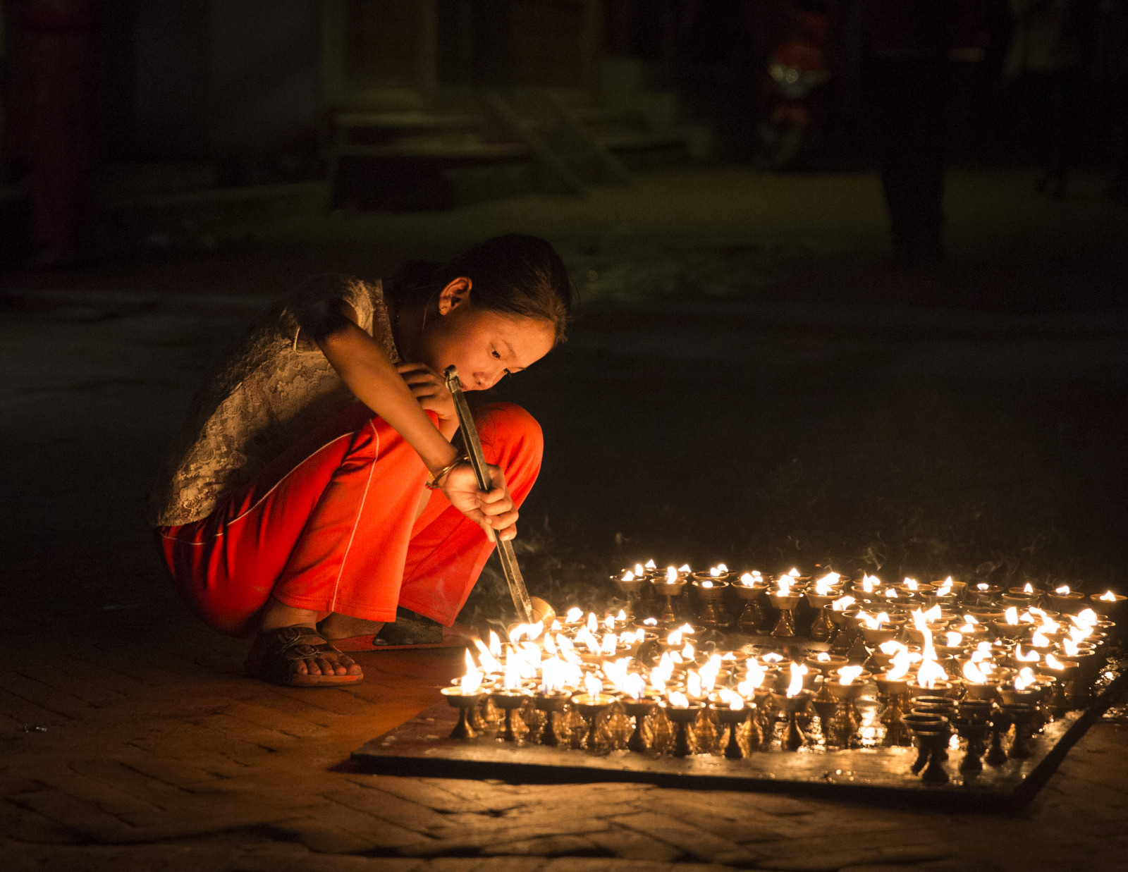 lys, tradition, nat, mørke, belysning, tempel, barn, begivenhed, pige, ritual, rekreation, sjovt, aften