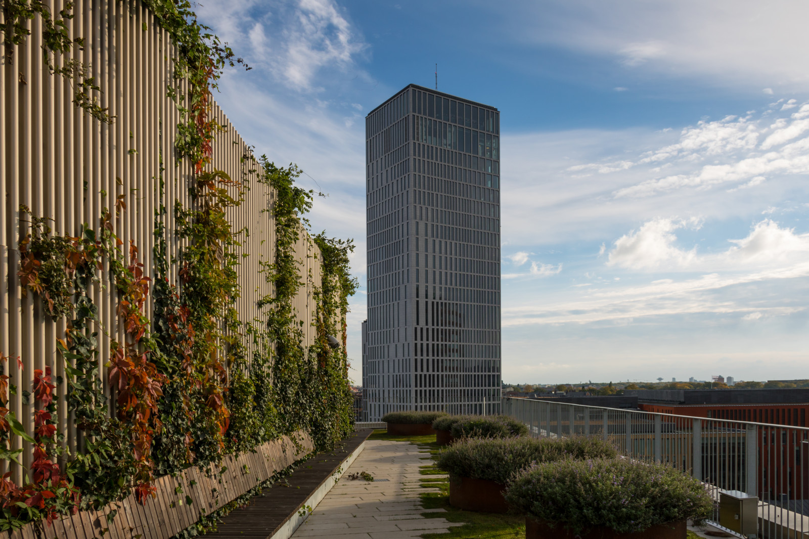 città, paesaggio urbano, architettura, costruzione, casa, orizzonte, grattacielo, Torre, Malm, centro, Malm h gskola, Malm dal vivo, Byggnad, terrazza sul tetto, takterass, condominio, punto di riferimento, facciata, quartier generale, area urbana, area metropolitana, insediamento umano, Quartiere, Zona residenziale, palazzone