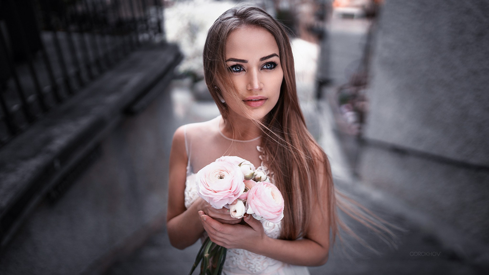 tvář, ženy, model, portrét, hloubka pole, květiny, dlouhé vlasy, bruneta, fotografování, šaty, móda, Ivan Gorokhov, šťavnaté rty, Mary Jane, Maria Puchnina, oříškové oči, samolibě se šklebit, krása, žena, nevěsta, fotografie, portrétní fotografie, focení