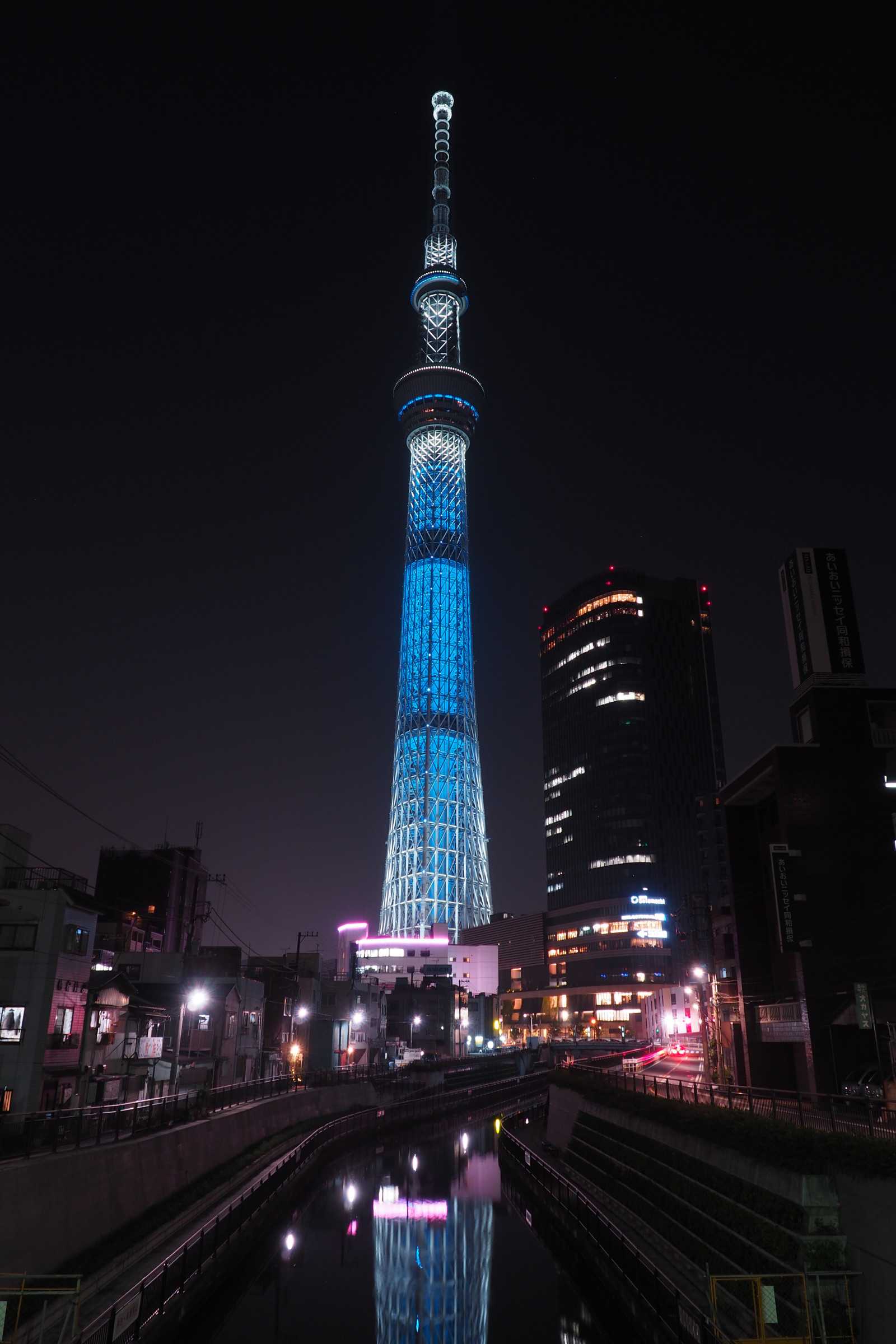 Giappone, città, paesaggio urbano, notte, architettura, riflessione, orizzonte, grattacielo, sera, Torre, crepuscolo, metropoli, Tokyo, Olimpo, Jp, Skytree, leggero, centro, illuminato, illuminazione, 70, oscurità, punto di riferimento, Tokyo Sky Tree, mzuiko, OMD, EM5, omdem5, mzuikodigital1250mmf3563, mzuiko1250, em5mark2, omdem5mark2, turntheworldunblue, atmosfera della terra, area metropolitana, insediamento umano