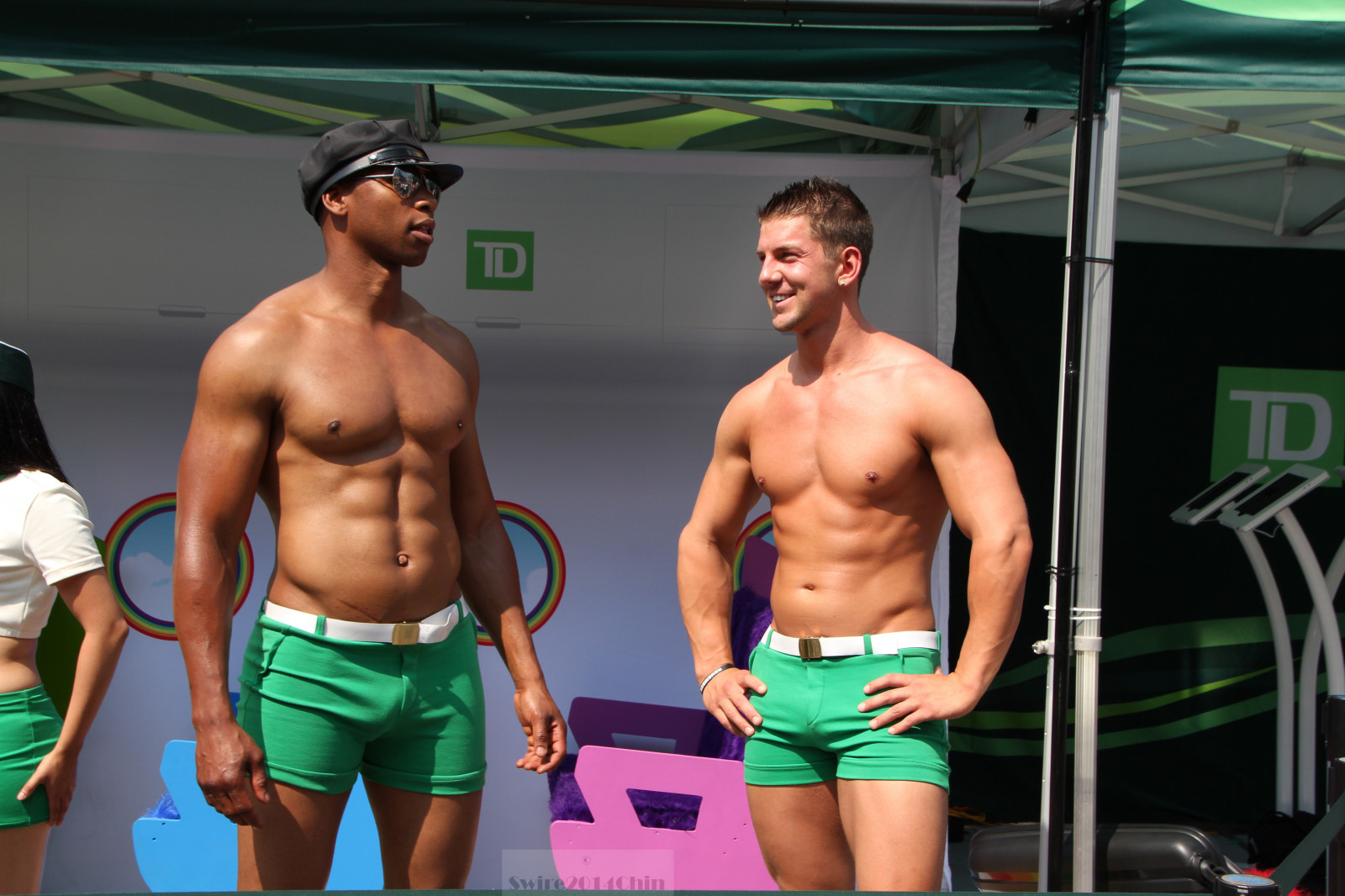 muži, bílý, Černá, šortky, zelená, Kanada, kanadský, Toronto, bez trička, kulturistika, banka, Ontario, 2014, muž, chlap, sval, td, vytrvalostní sporty, fyzická zdatnost, událost soutěž, silový trénink, gaypride, barechestedness, bankovní, WorldPride, bankology, aimg9899