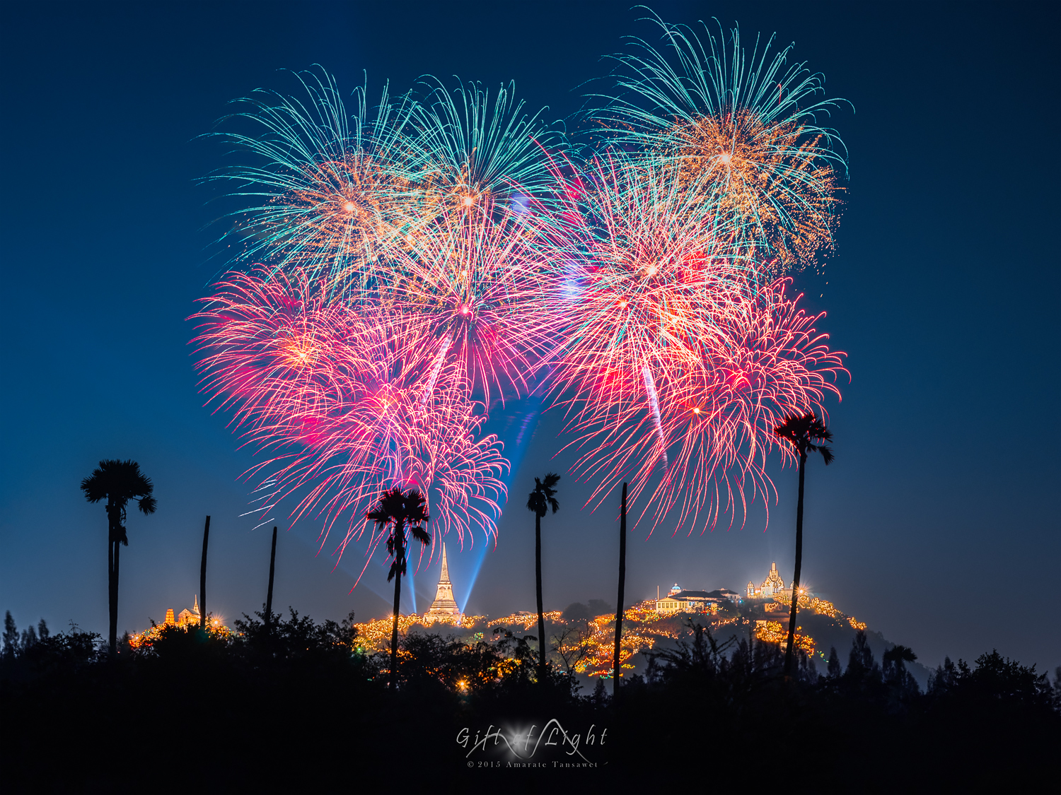 longexposure, cestovat, světlo, stín, festival, horizontální, noc, temný, krajina, Thajsko, chrám, pagoda, prohlídka, noční scéna, G, Sony, mezník, ohňostroj, přistát, Rozsviť, fe, alfa, a7, turistická atrakce, osvětlit, F40, 70200 mm, oss, landscapephotography, Phetchaburi, traveldestination, longexposurephotography, phranakhonkhiri, 4070200, 7020040, sonya7, nightscapephotography, sonyfe70200mmf40goss