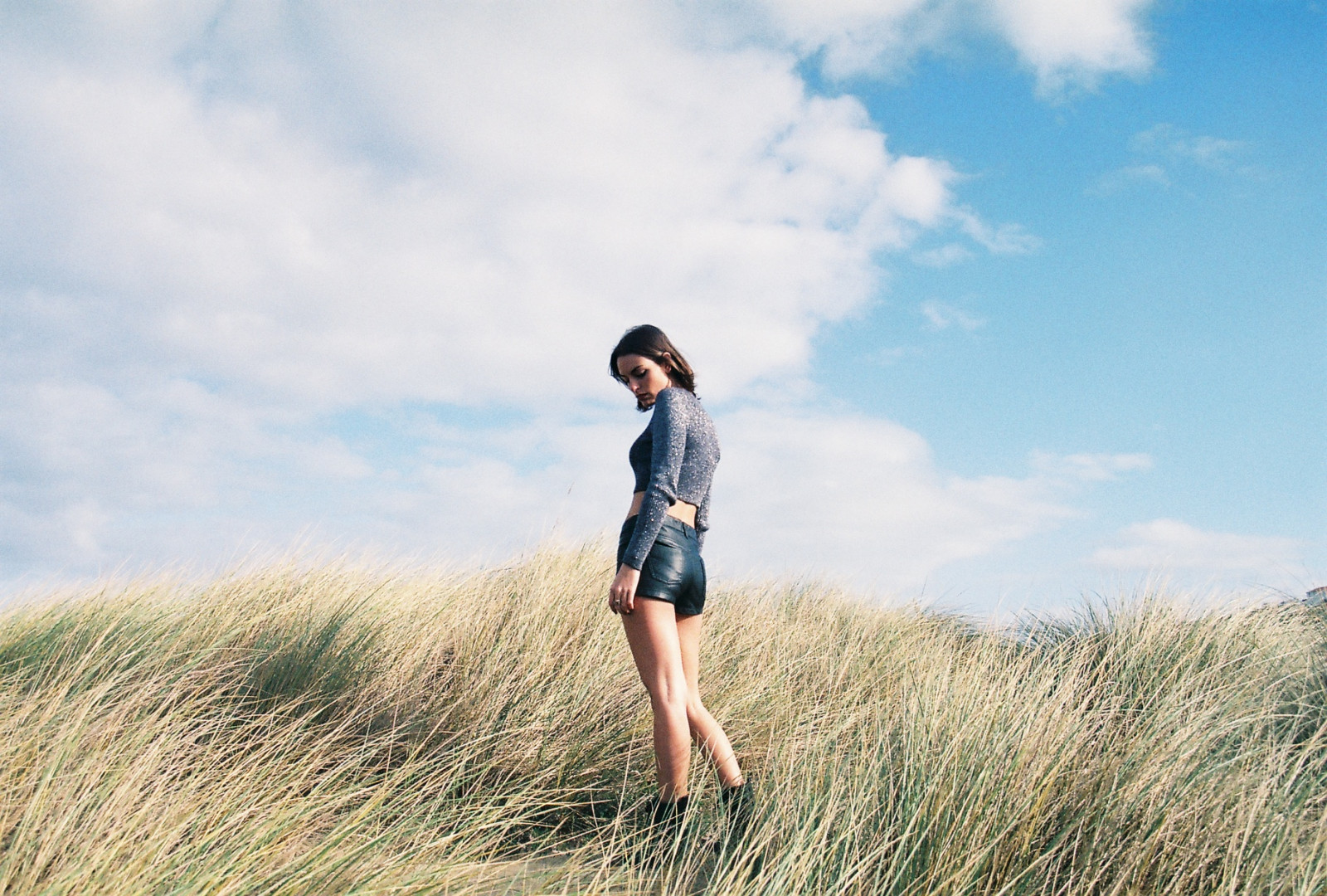 slunečnímu záření, krajina, model, moře, kopec, písek, Červené, tráva, nebe, šortky, pole, fotografování, pláž, šaty, modrý, svetr, rty, móda, horizont, letní, stojící, Nikon, boty, kůže, štěstí, jaro, chůze, svetr, boky, dovolená, MM, step, nostalgie, Mládí, barva, mrak, lučina, dívka, krása, zábava, analogový, přístup, styl, fotografie, fuji, film, cigareta, louka, 35, Asturias, Xago, prérie, focení, ekosystém, tráva rodina, F70, ekoregion, skygirl, edugf