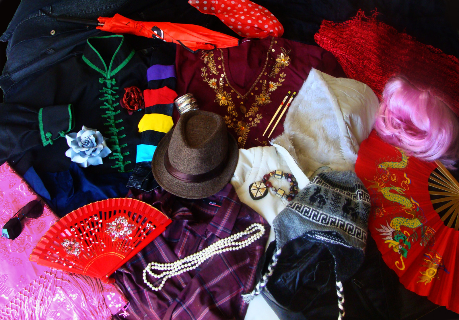 herrer, ansigt, mennesker, Kvinder, portræt, hænder, briller, elsker, paraply, kjole, jakke, venskab, mode, hår, halstørklæde, japansk, mund, næse, arme, lyserød, indiske, kostumer, kinesisk, venner, begivenhed, følelser, Bånd, smuk, blomst, skønhed, piger, øje, sjovt, amor, human, tilbehør, tøj, ven, drenge, portrait, mujeres, Donne, ritratto, femmes, være, tradition, mulher, amore, ventilator, filles, hommes, typisk, amigos, amour, Amizade, ser, amis, relationer, amici, humano, Homem, amicizia, Amistad, typer, hombres, uomini, Muchachos, mecs, muchachas, rexpressions, paryk, produkt, Amitie, outfits