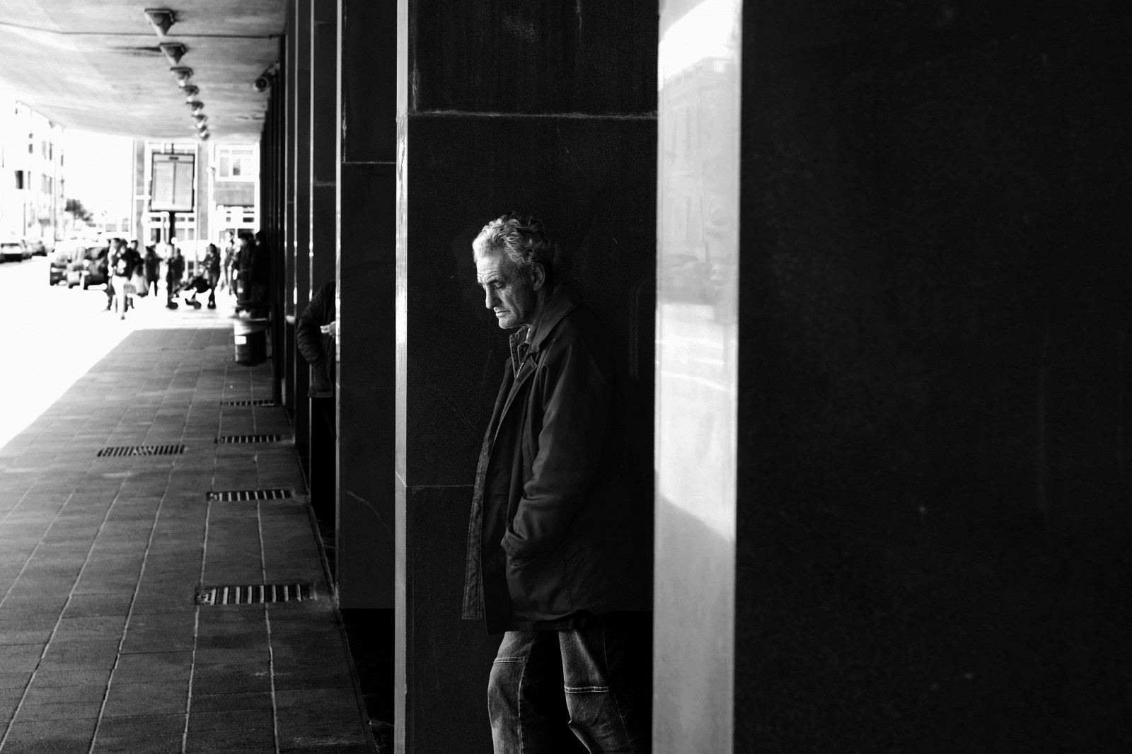 portrét, lidé, tělesné, Černá bílá, upřímný, streetphotography, mld, vlakové nádraží, Fujifilm, biancoenero, fujixe1